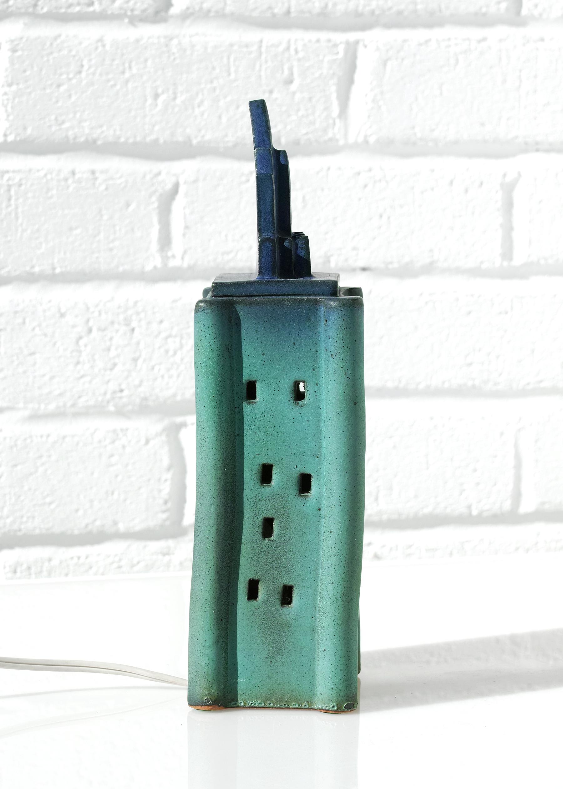 Sculpture de lumière de nuit des gratte-ciel de Doug Spalding Studio Pottery en vente 3