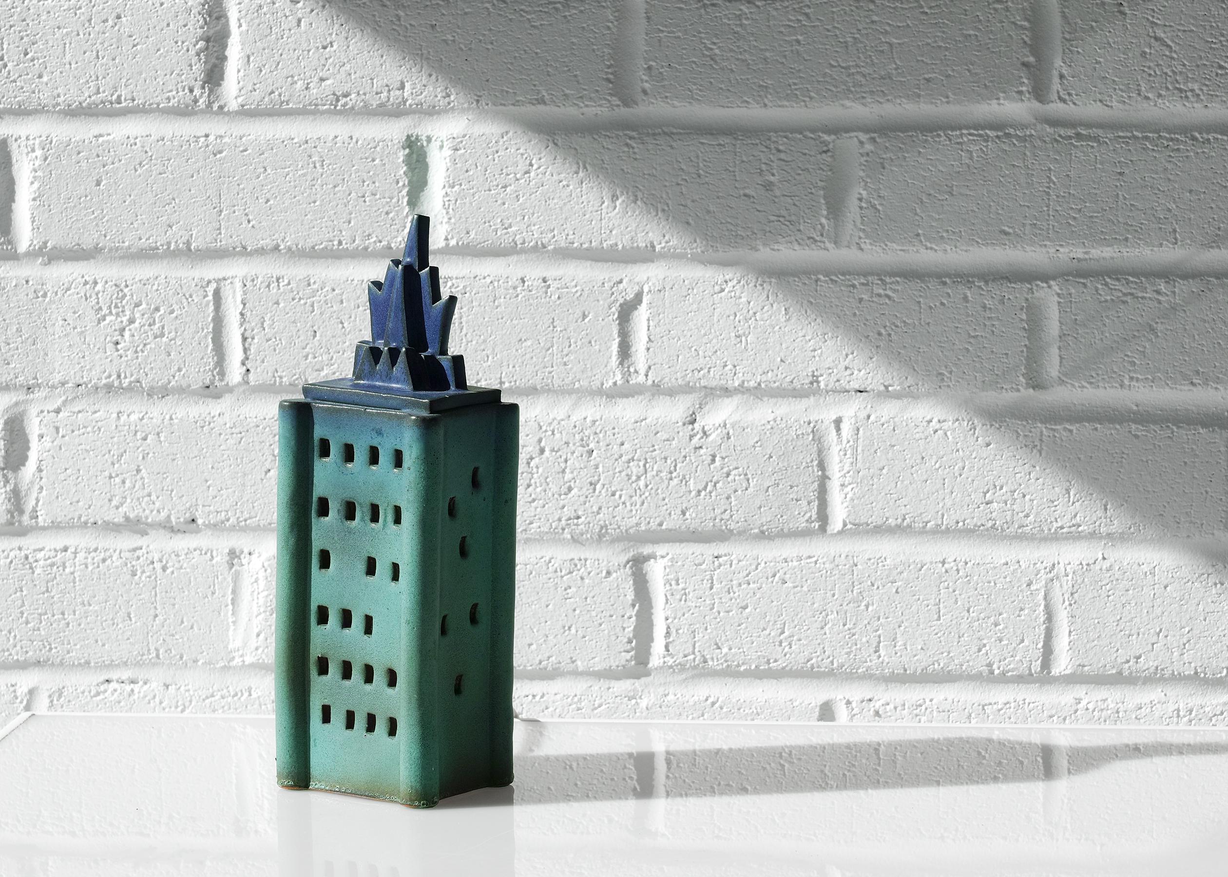 Sculpture de lumière de nuit des gratte-ciel de Doug Spalding Studio Pottery en vente 4