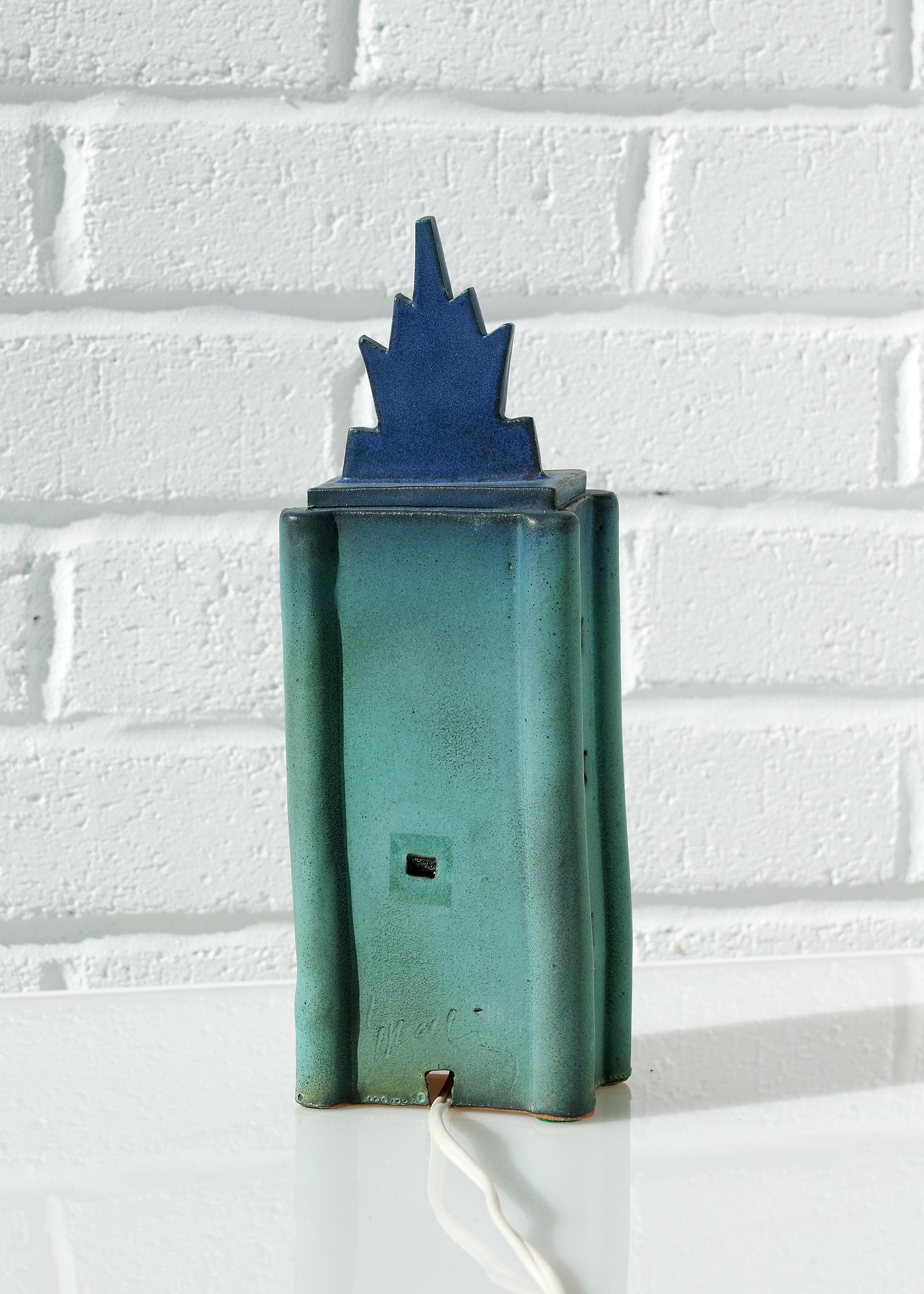 Américain Sculpture de lumière de nuit des gratte-ciel de Doug Spalding Studio Pottery en vente