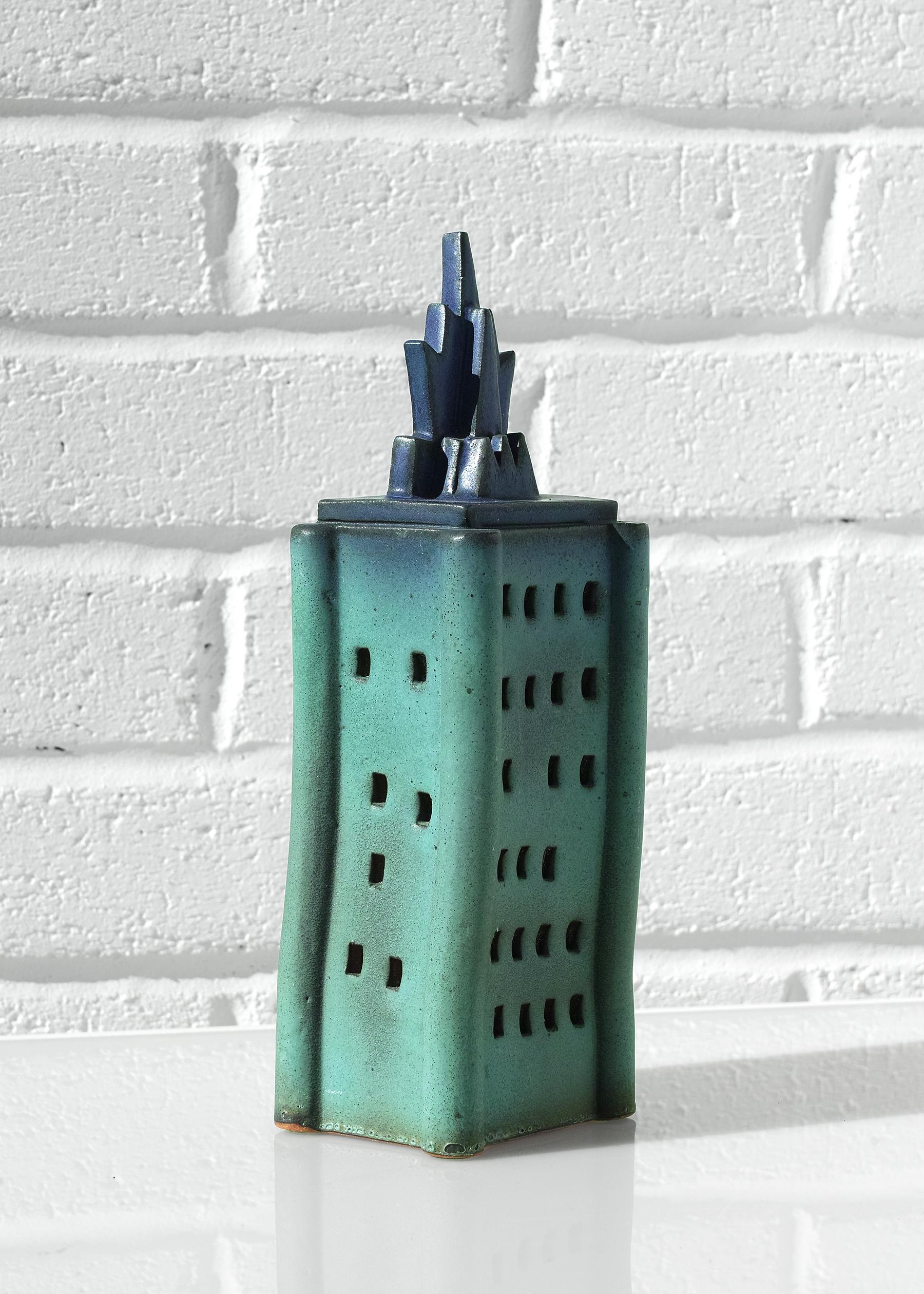 Sculpture de lumière de nuit des gratte-ciel de Doug Spalding Studio Pottery en vente 1