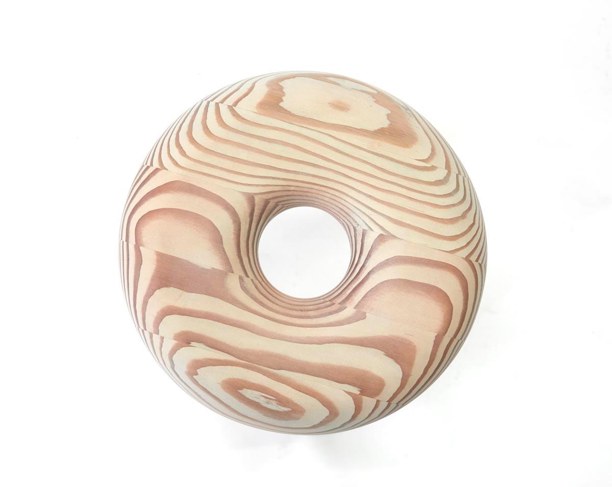 Moderne Tabouret Doughnut - Tabouret traditionnel en bois massif fabriqué à la main en I Douglas en vente