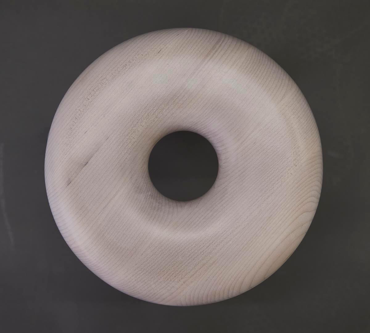 Moderne Tabouret Doughnut - Tabouret traditionnel en bois massif fait main en érable en vente