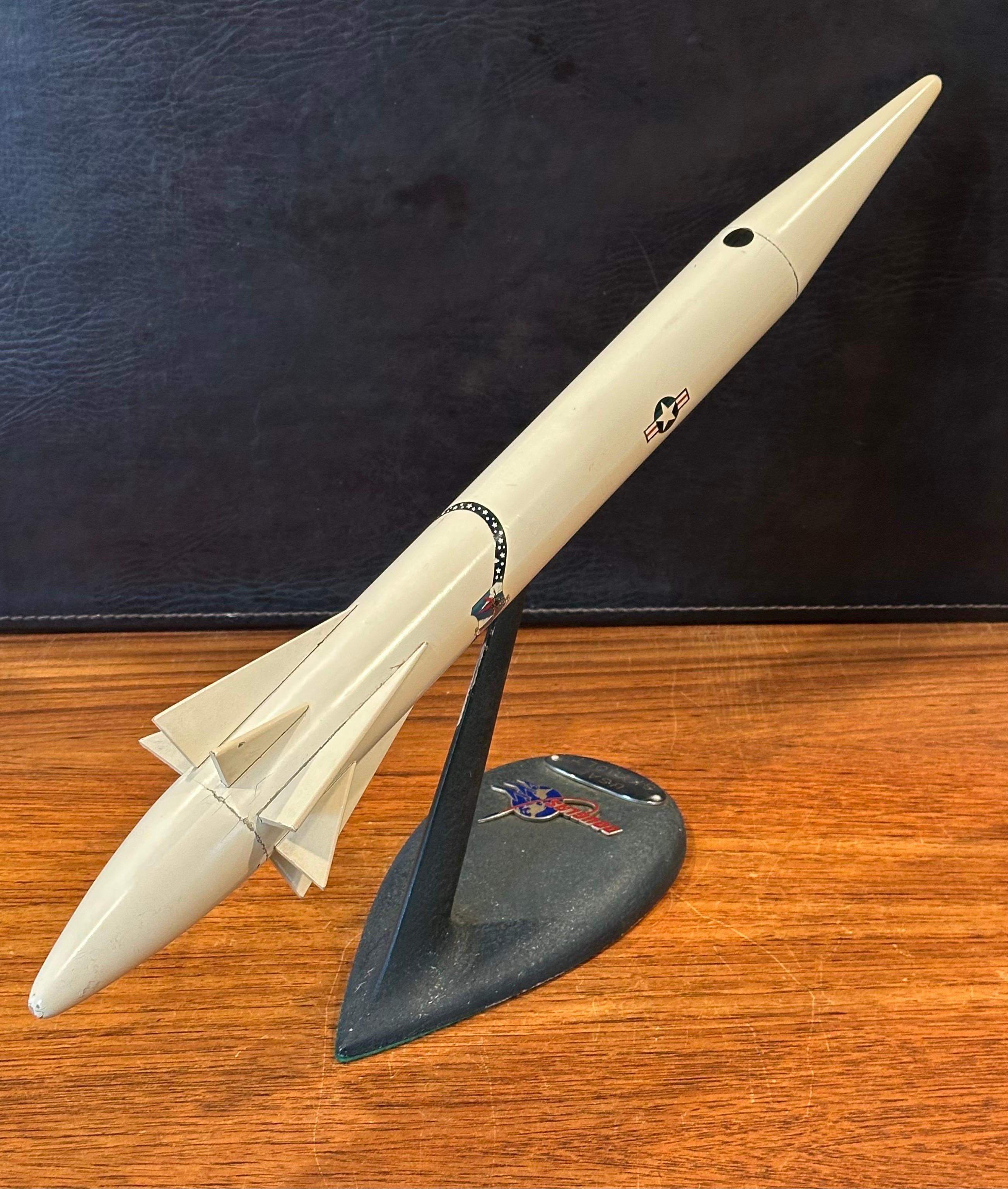 Modèle de bureau d'contracteur d'avion Douglas Aircraft USAF « Skybolt » en vente 4