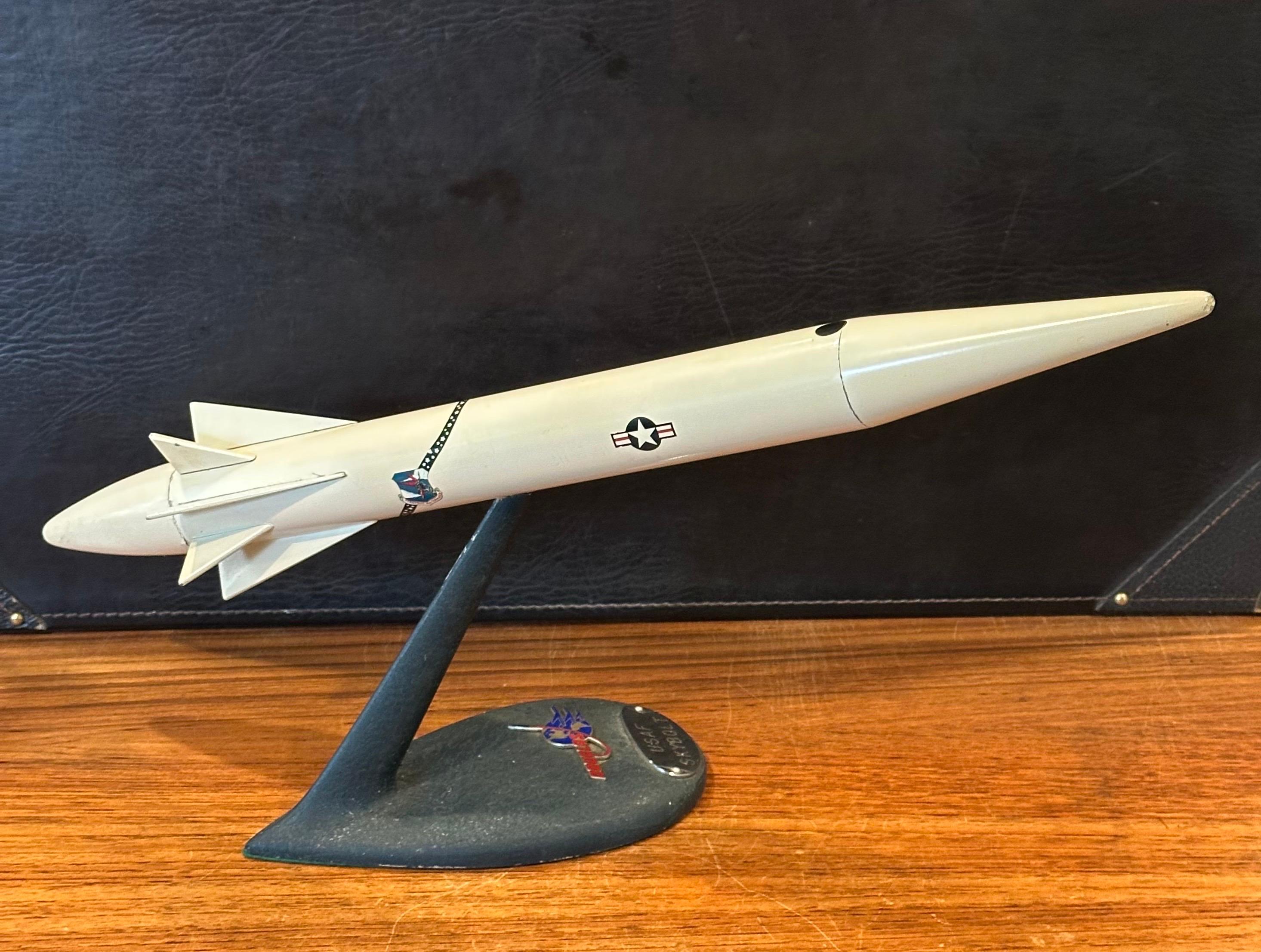 Modèle de bureau d'contracteur d'avion Douglas Aircraft USAF « Skybolt » en vente 5