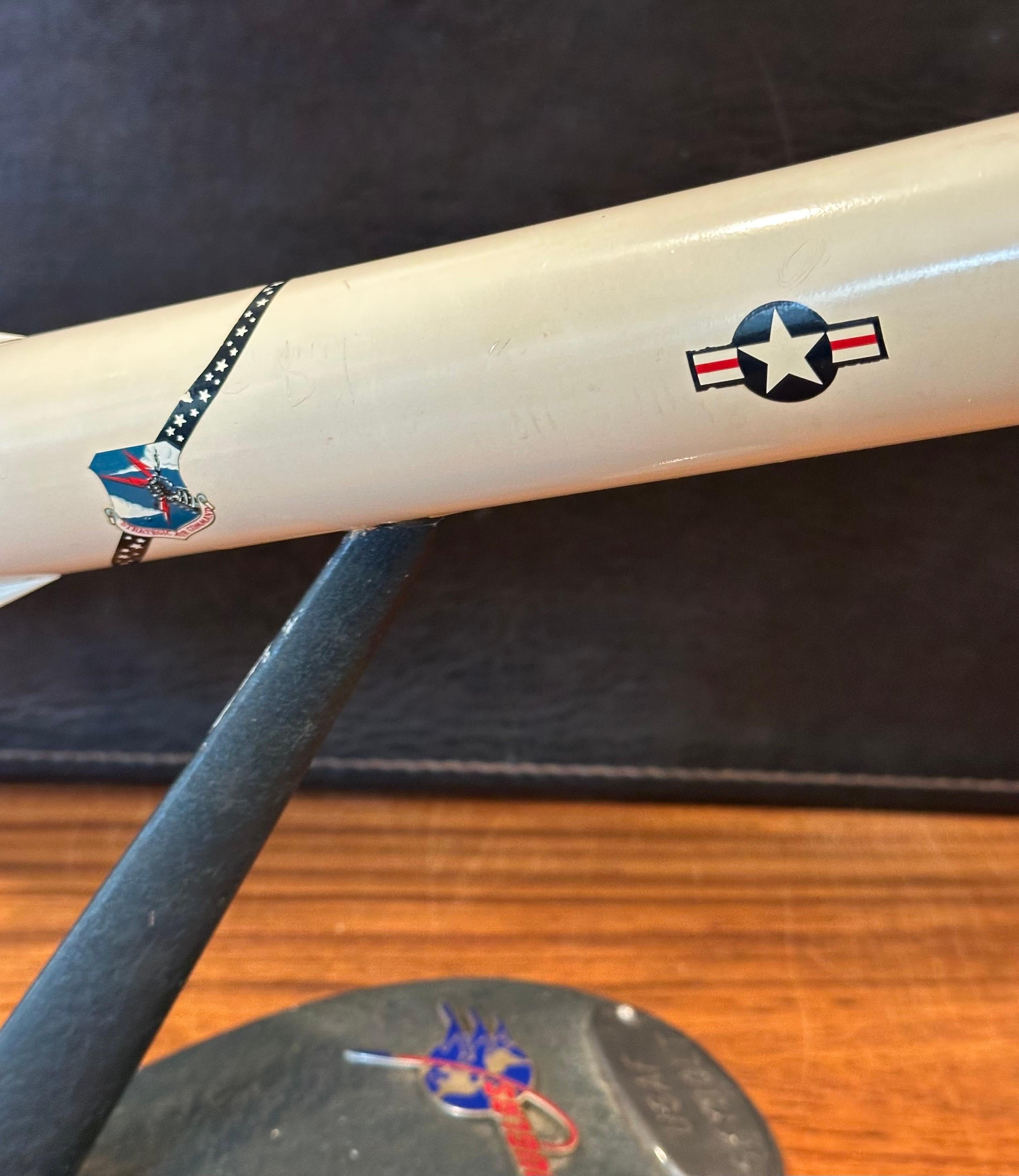 Modèle de bureau d'contracteur d'avion Douglas Aircraft USAF « Skybolt » en vente 7