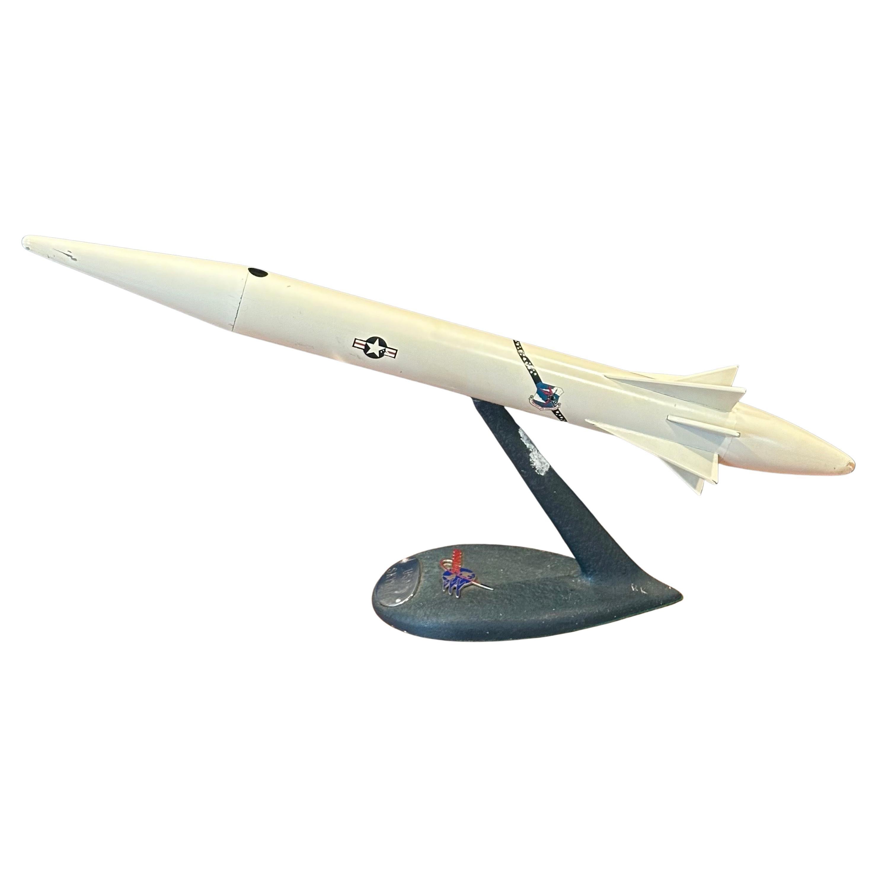 Un modèle de bureau très cool et extrêmement rare de Douglas Aircraft USAF 