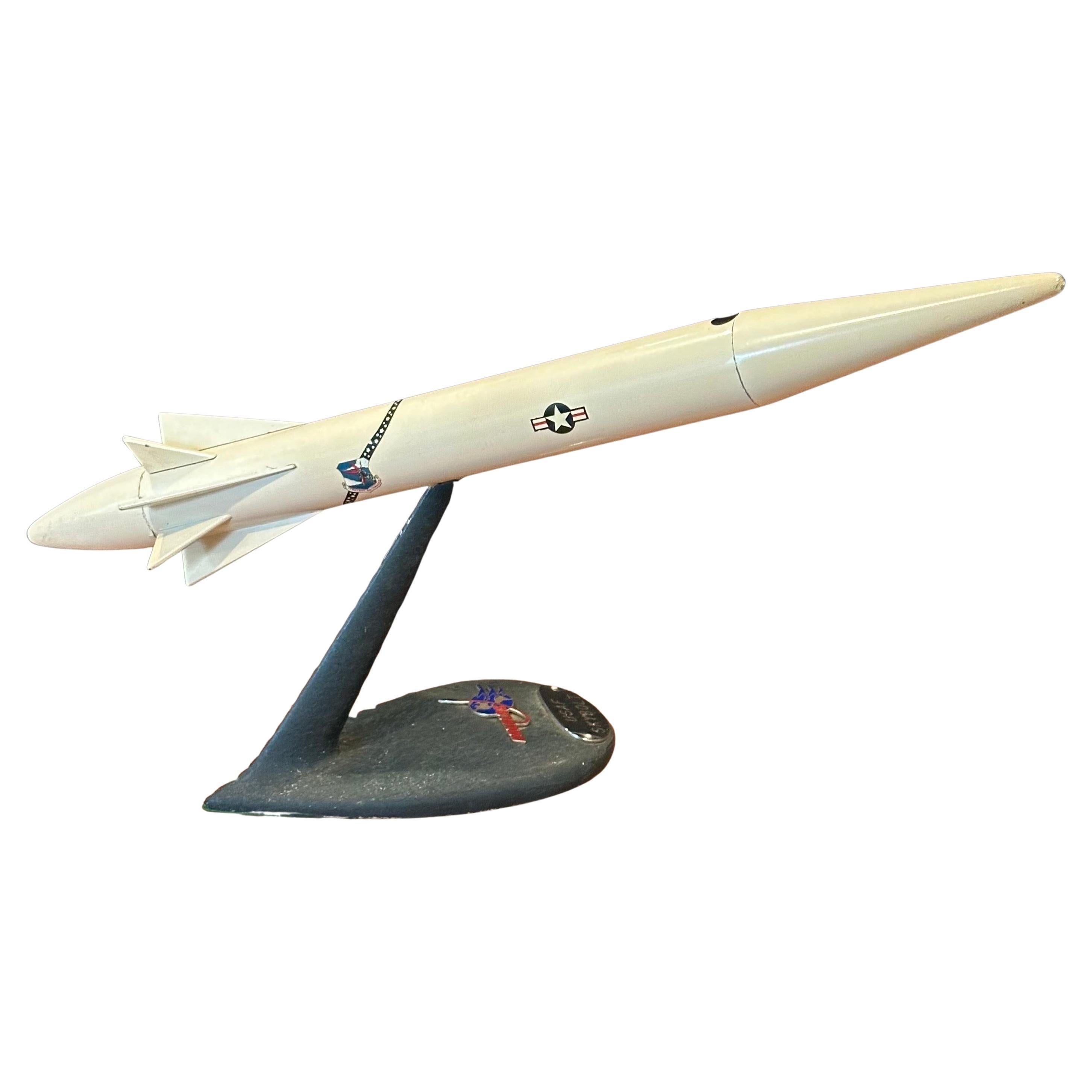 Modèle de bureau d'contracteur d'avion Douglas Aircraft USAF « Skybolt » Bon état - En vente à San Diego, CA