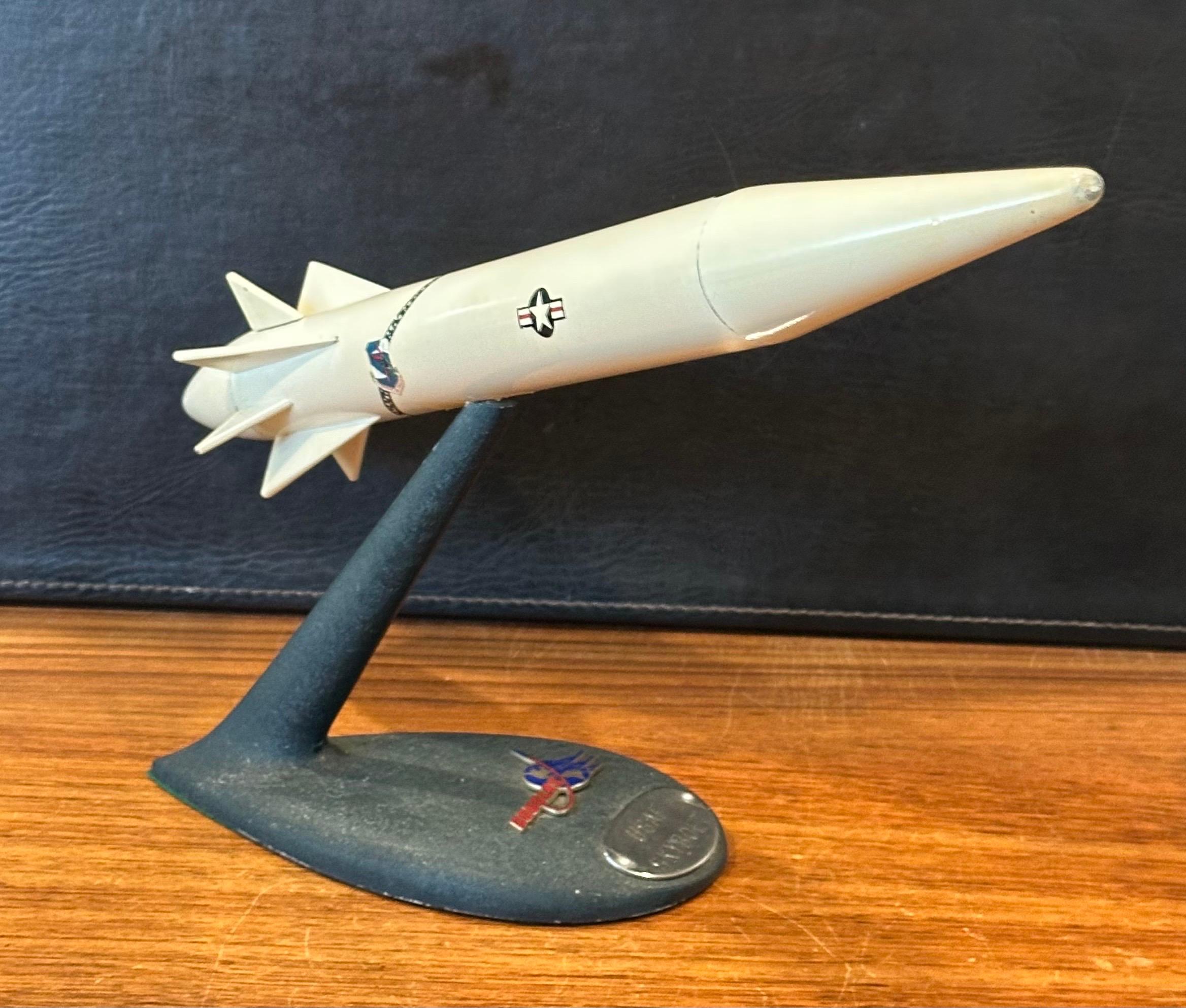 Bois Modèle de bureau d'contracteur d'avion Douglas Aircraft USAF « Skybolt » en vente