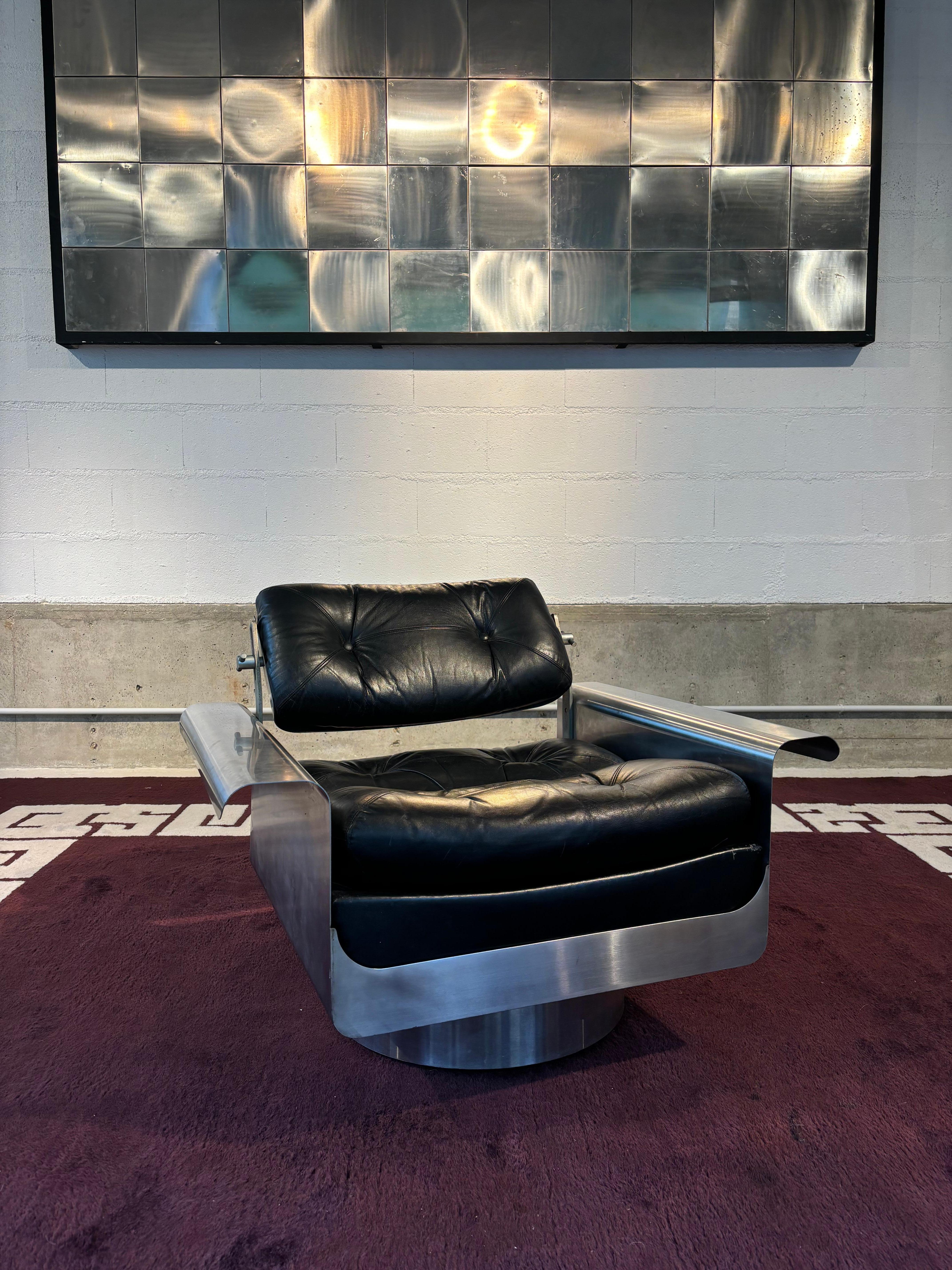 Mid-Century Modern Douglas armchair by Pierre Folie For Sale