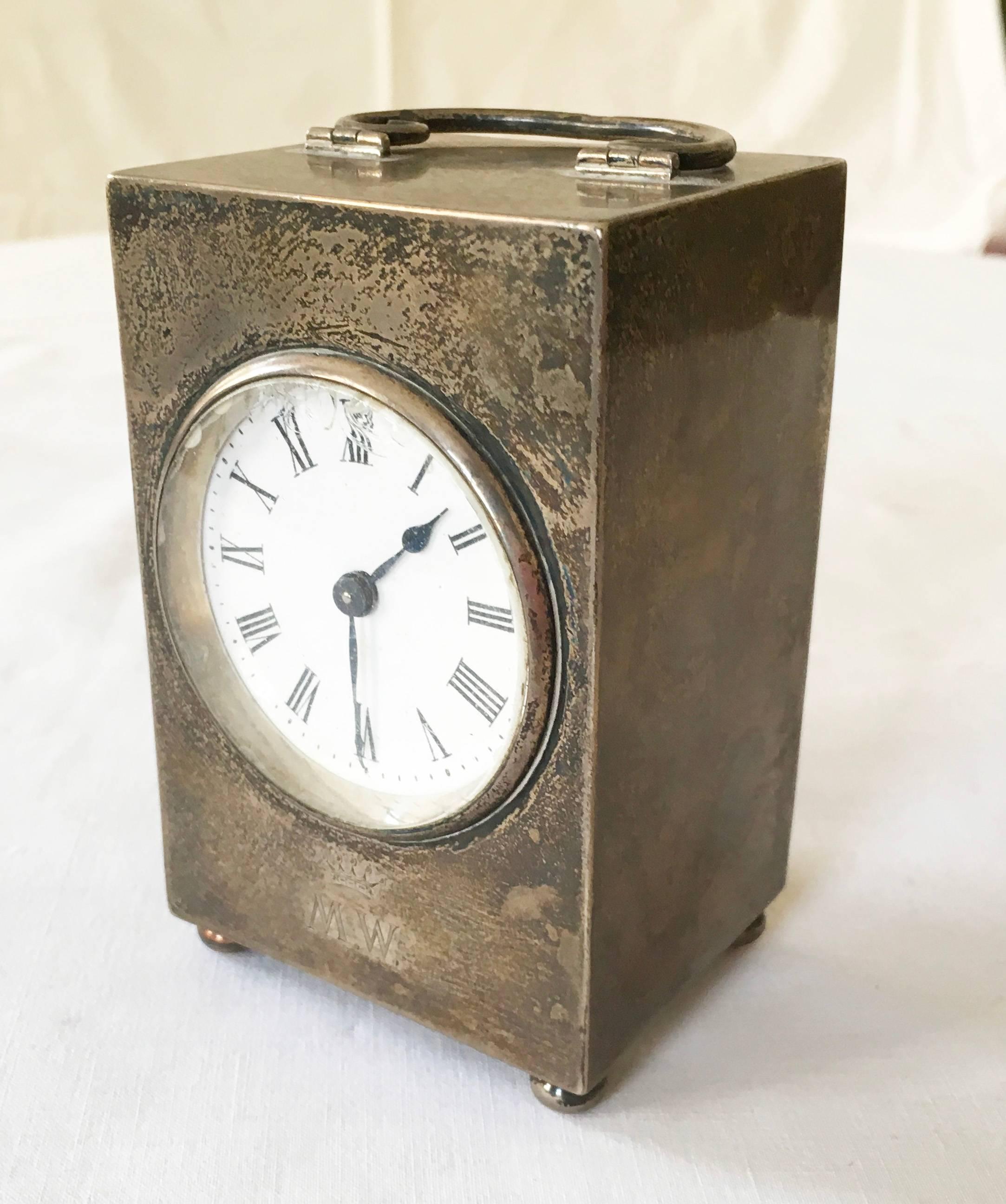 Britannique Horloge de table de voyage Douglas en argent en vente