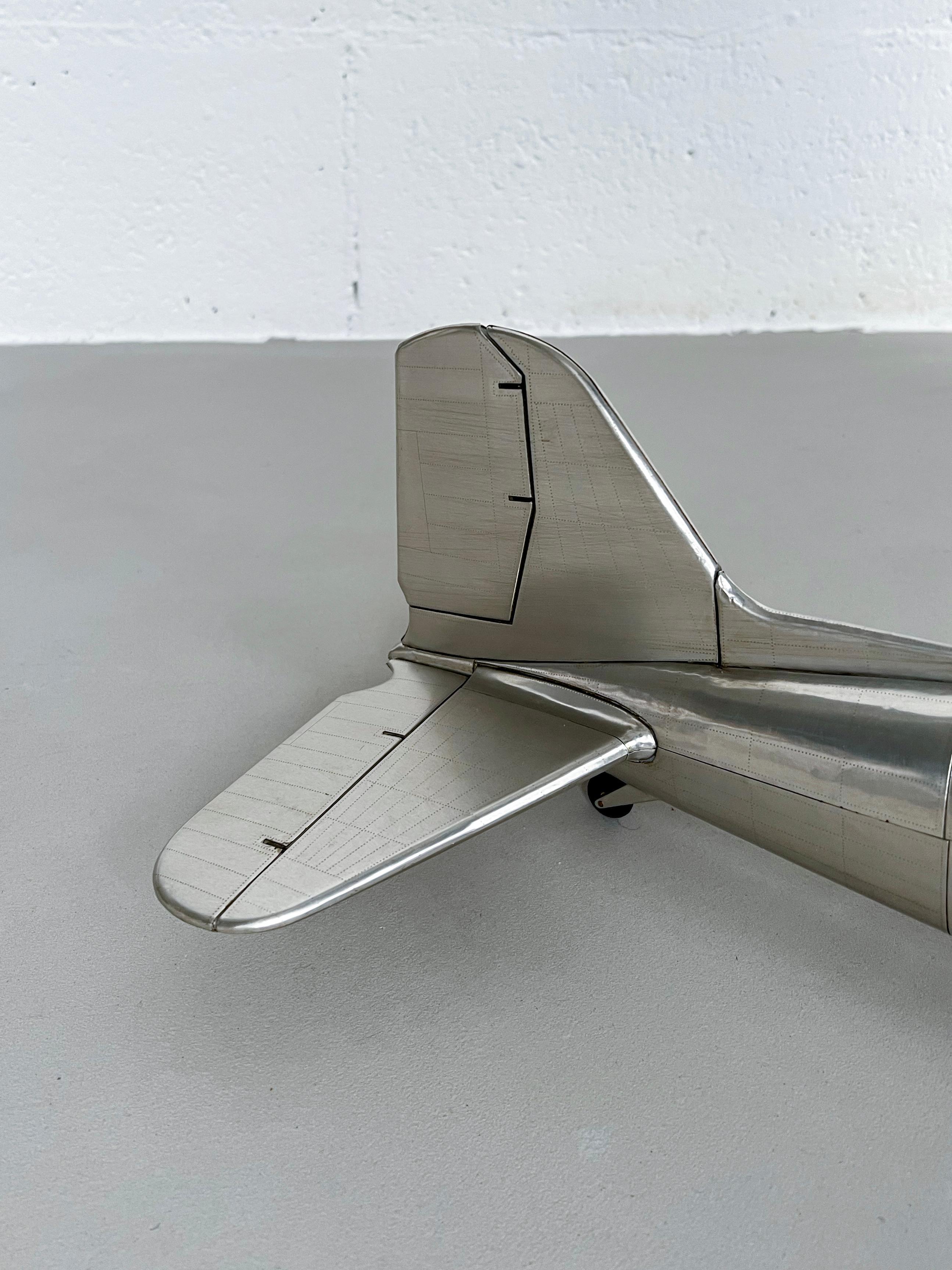 Douglas Dc-3 Aircraft Modell, groß, reichhaltig detailliert, stromlinienförmiges Metallflugzeug im Angebot 5
