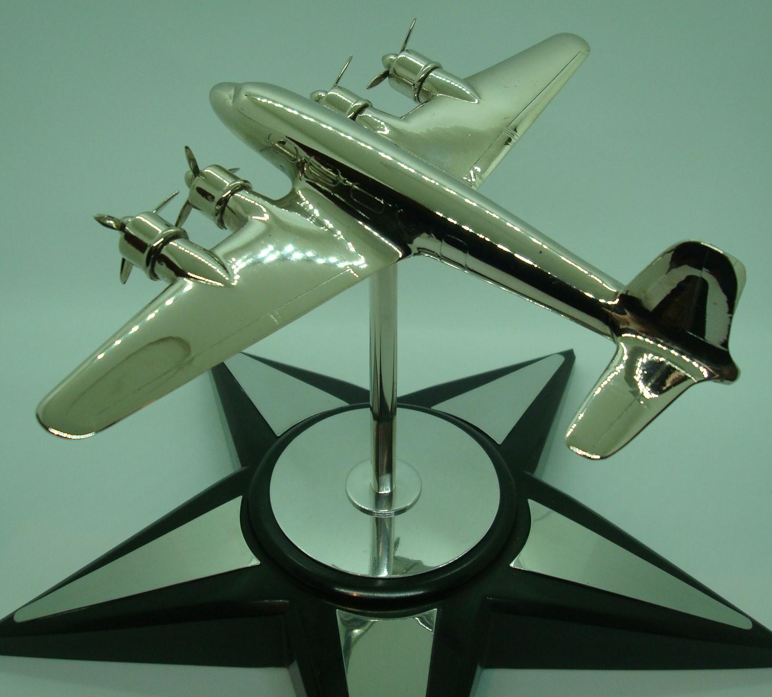 Douglas DC4 Airplane Desk Model, 1940s In Good Condition In Buenos Aires, Olivos