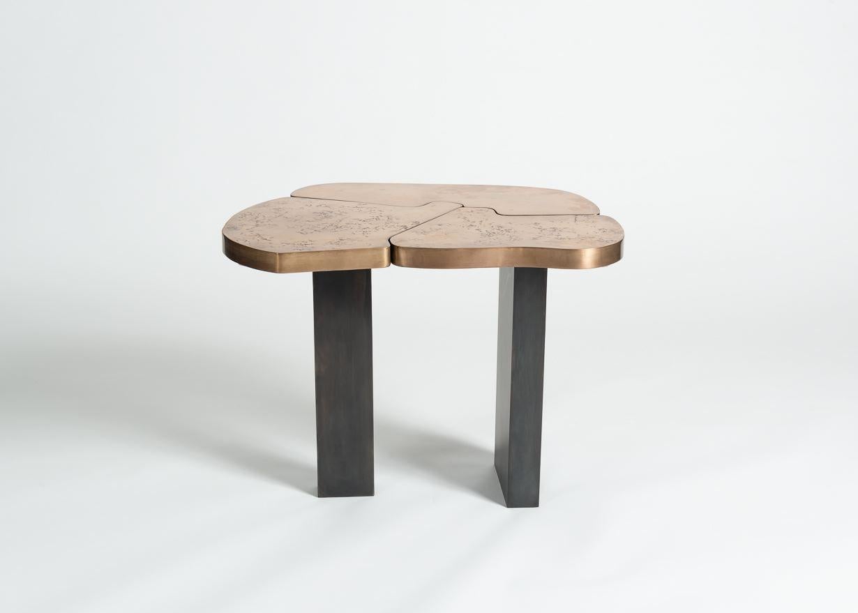 Noirci Douglas Fanning, table d'appoint contemporaine en acier et bronze, États-Unis, 2018 en vente