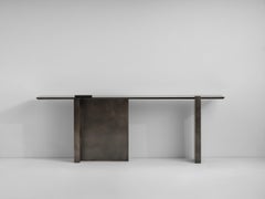 I. Douglas Fanning, Mesa, console patinata, acciaio e bronzo, Stati Uniti, 2023