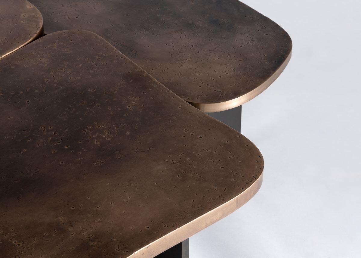 Douglas Fanning, vier Schachteltische aus Bronze und Stahl, Vereinigte Staaten, 2019 (Geschwärzt) im Angebot