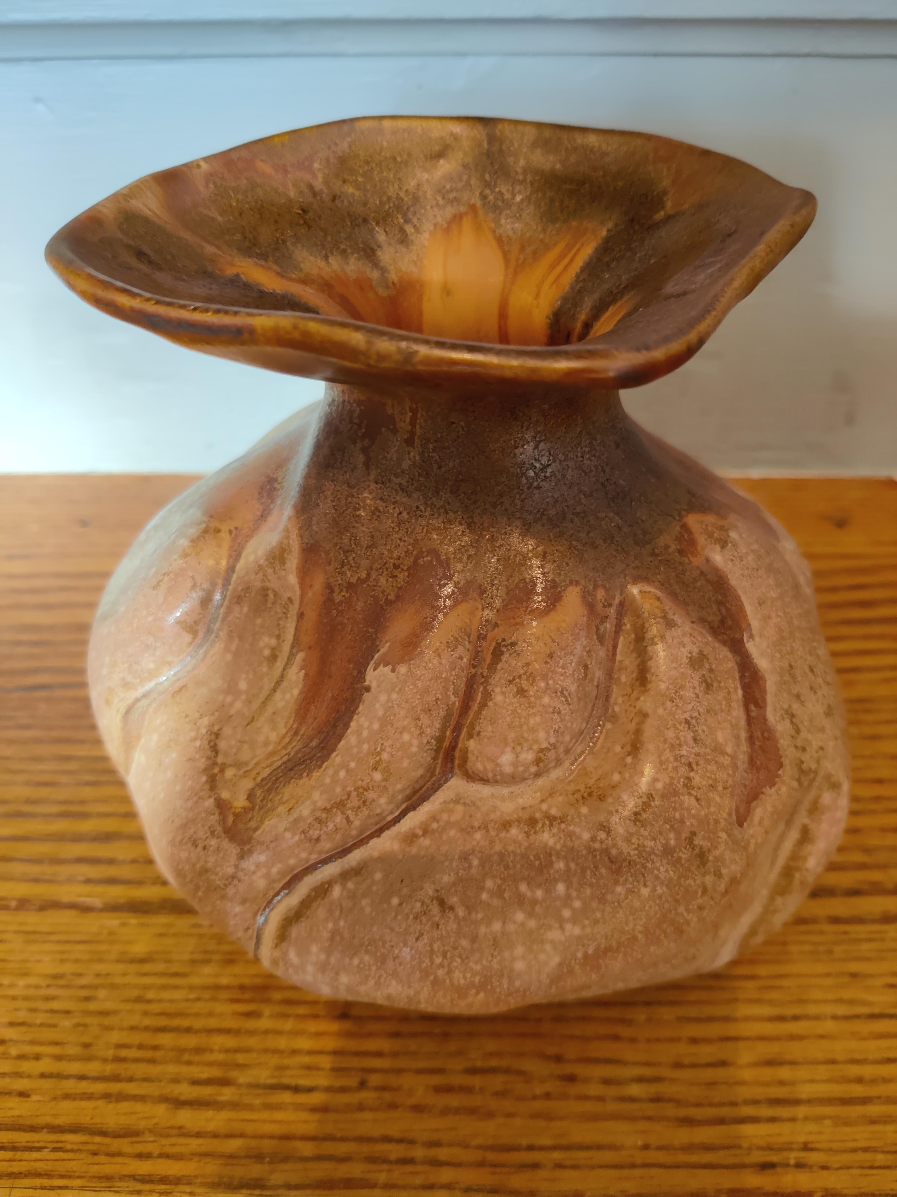 Douglas Ferguson Designed Bag Vase Made in Pigeon Forge  In Excellent Condition For Sale In Cincinnati, OH