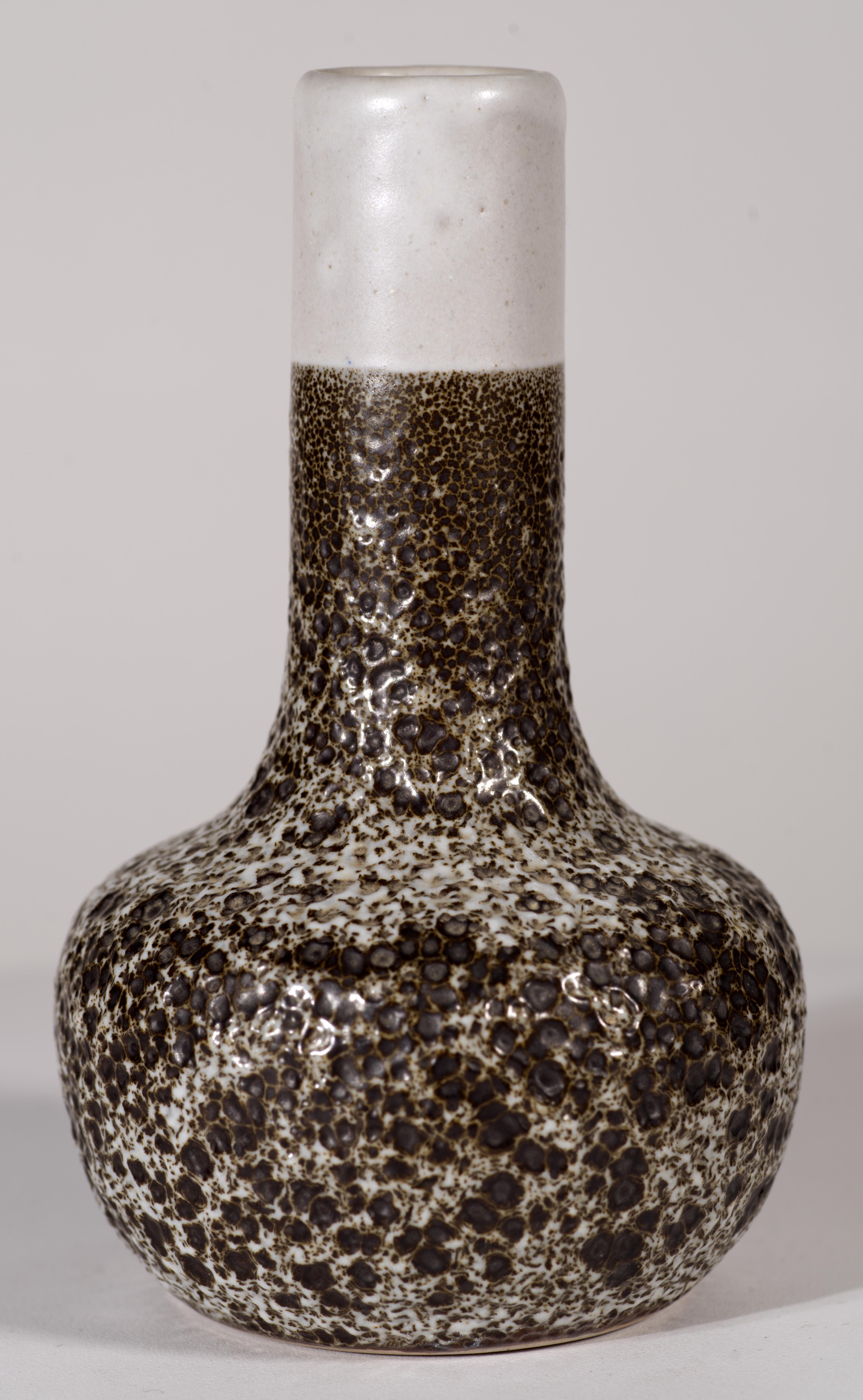 Mid-Century moderno I. Douglas Ferguson for Pigeon Forge Vaso di Bud con smalto a cratere, Studio Pottery americano in vendita