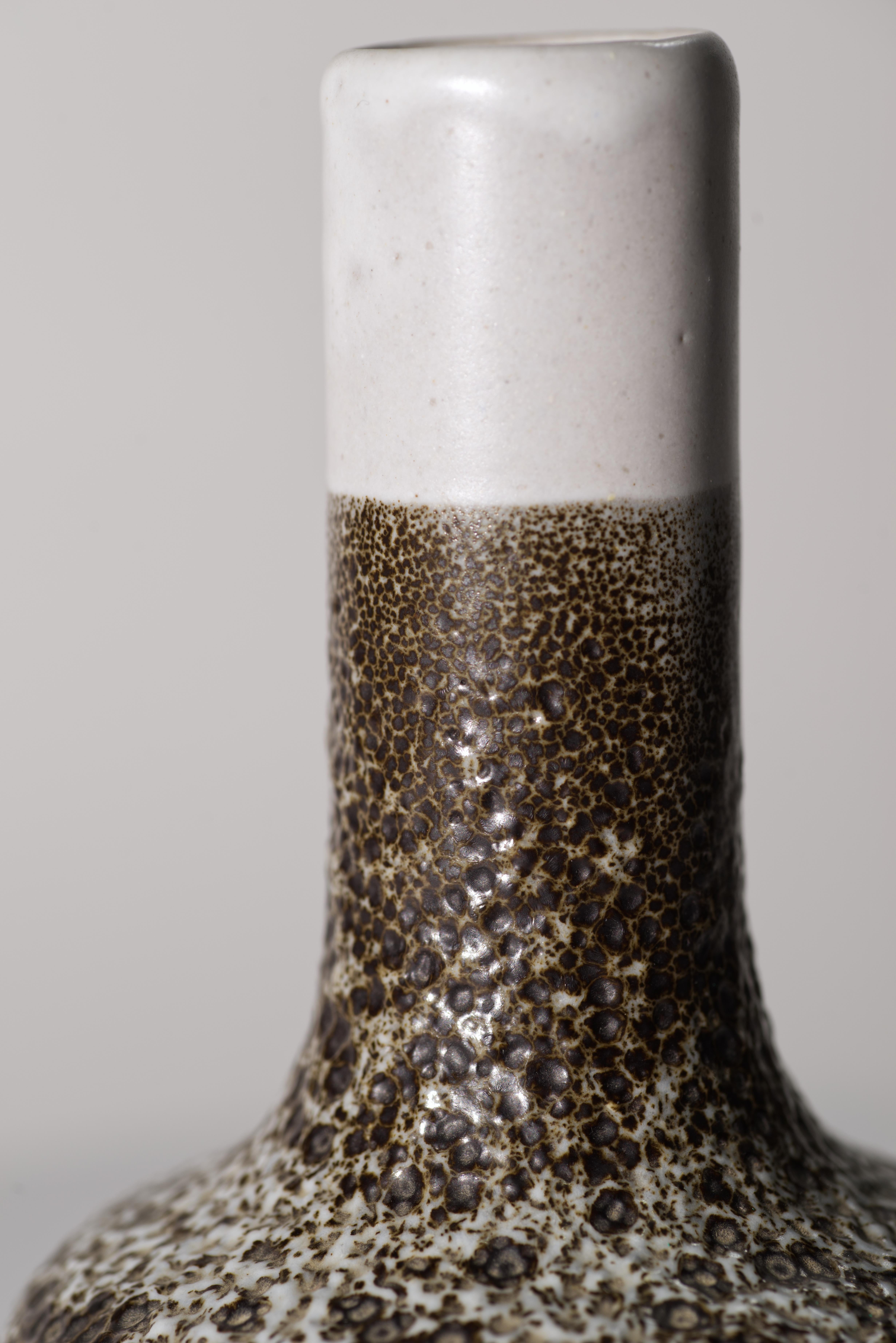 I. Douglas Ferguson for Pigeon Forge Vaso di Bud con smalto a cratere, Studio Pottery americano In condizioni buone in vendita a Clifton Springs, NY