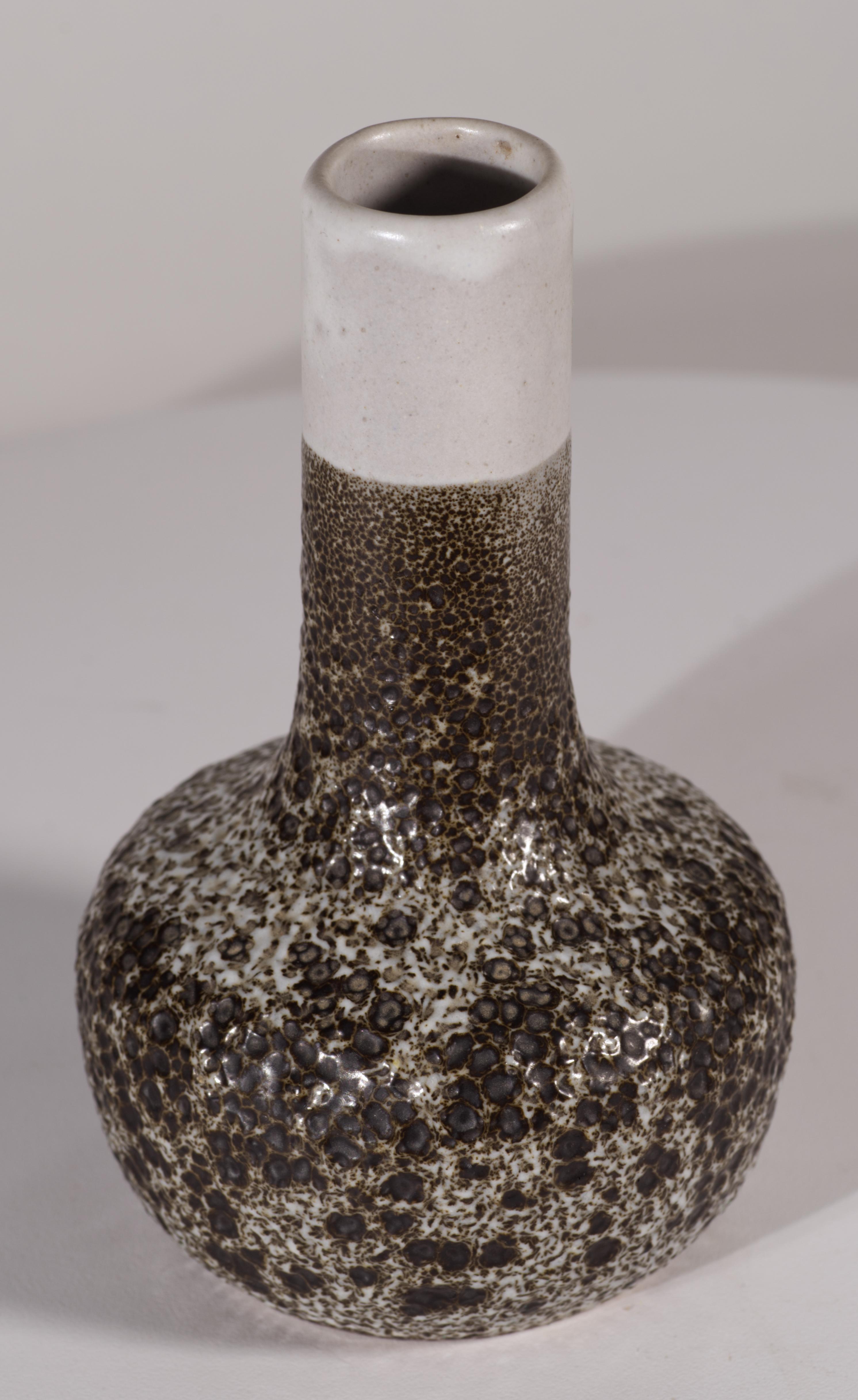 XX secolo I. Douglas Ferguson for Pigeon Forge Vaso di Bud con smalto a cratere, Studio Pottery americano in vendita