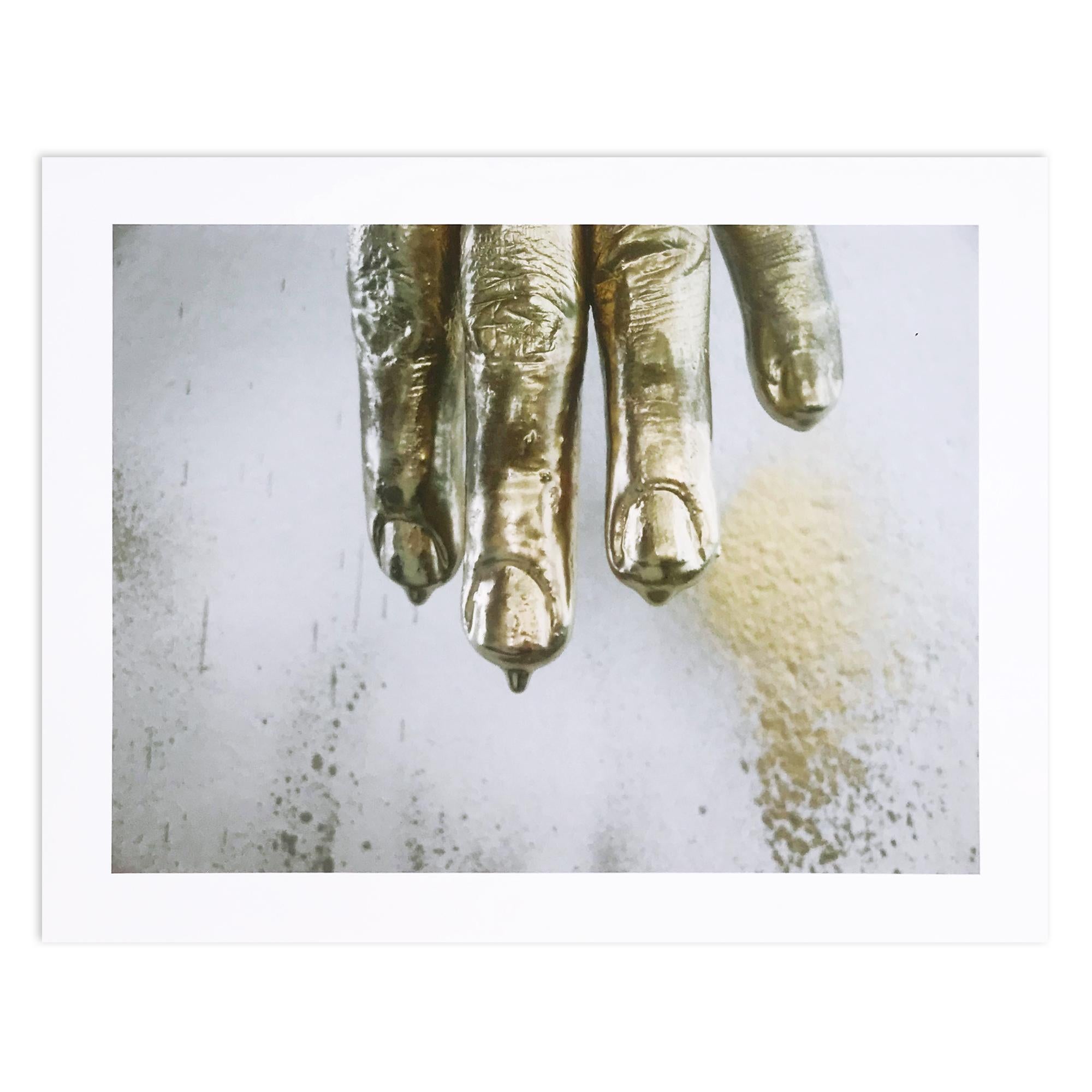 Plus grand que nature, Plus grand que vie, Plus petit que vie // XXIe siècle, Art contemporain - Print de Douglas Gordon