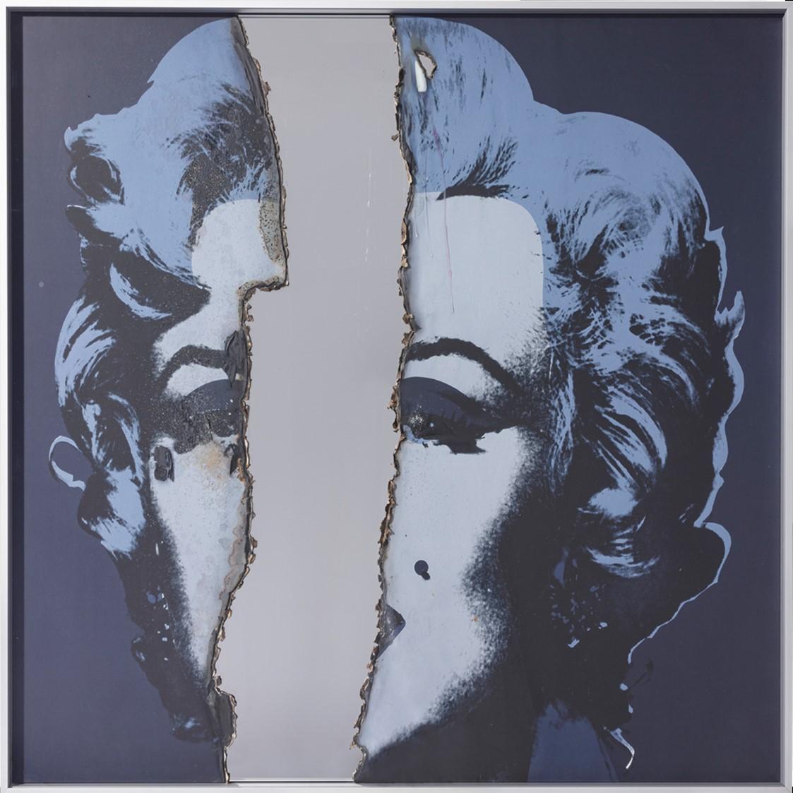 Retrato de sí misma Retrato de sí misma, como Marilyn (Conjunto de 3) 2023 - Portrait Print Gris de Douglas Gordon