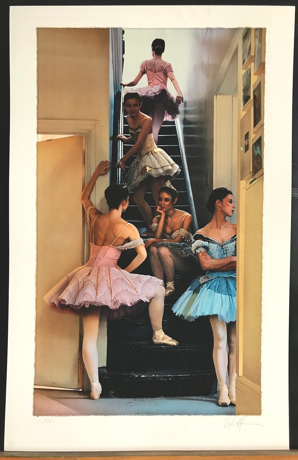 WAITING IN THE WINGS Litografia firmata, Ballerine nella tromba delle scale, Tutù rosa e blu in vendita 4