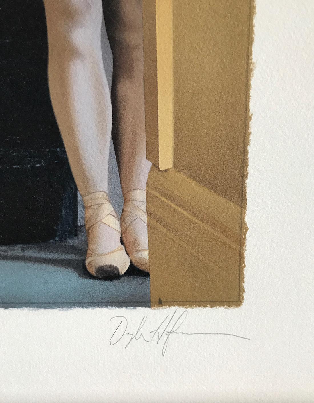 Signierte Lithographie „ WAIting IN THE WINGS“, Ballett Tänzerin auf Stairs, Rosa Blau, Tutus (Beige), Figurative Print, von Douglas Hofmann