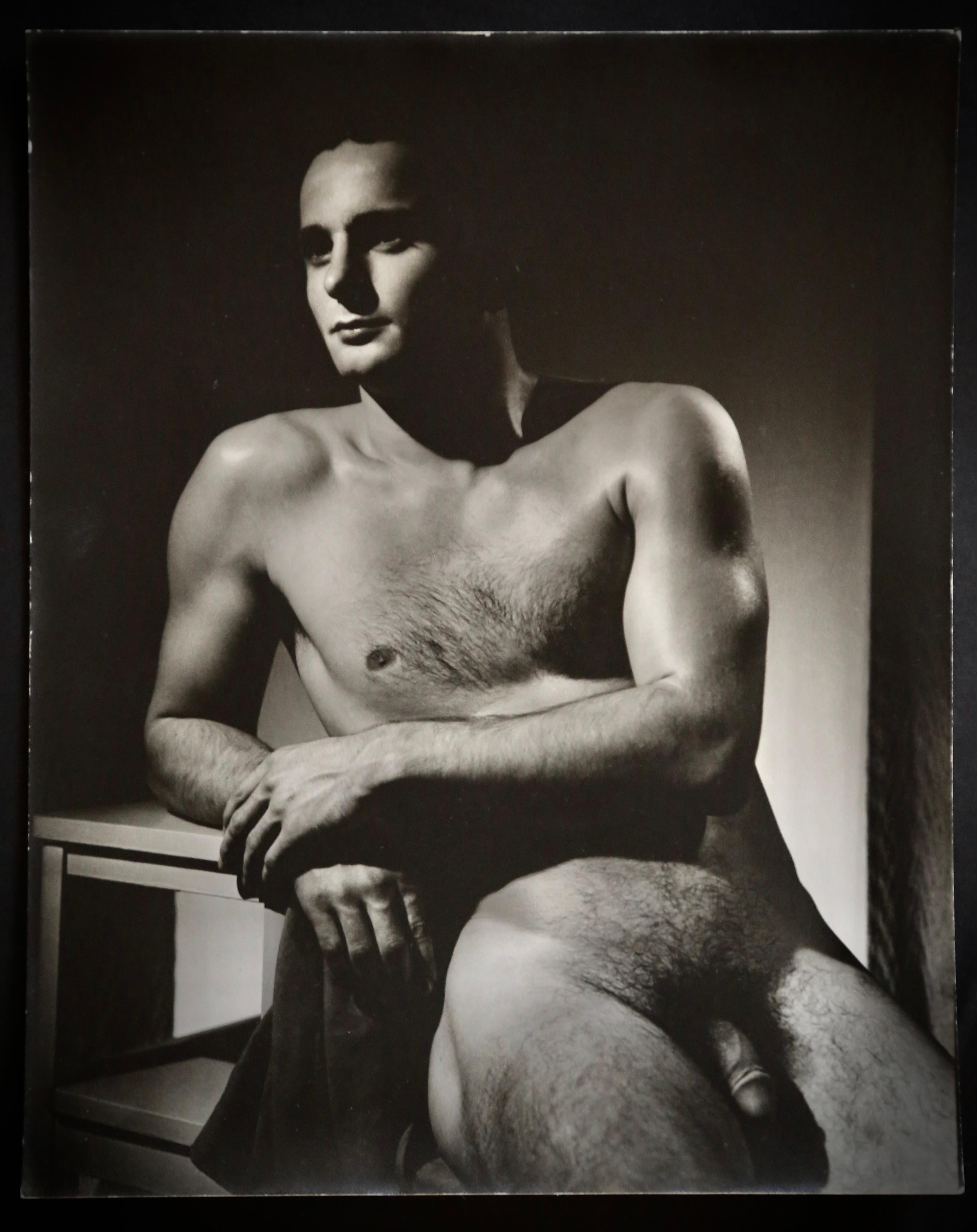 DOUGLAS JULEFF Vintage 1940er Jahre Fotografie von „Fischkuchen“ Modell BOB GIBE – gerahmt (Nachkriegszeit), Photograph, von Douglas Juleff - Doug of Detroit