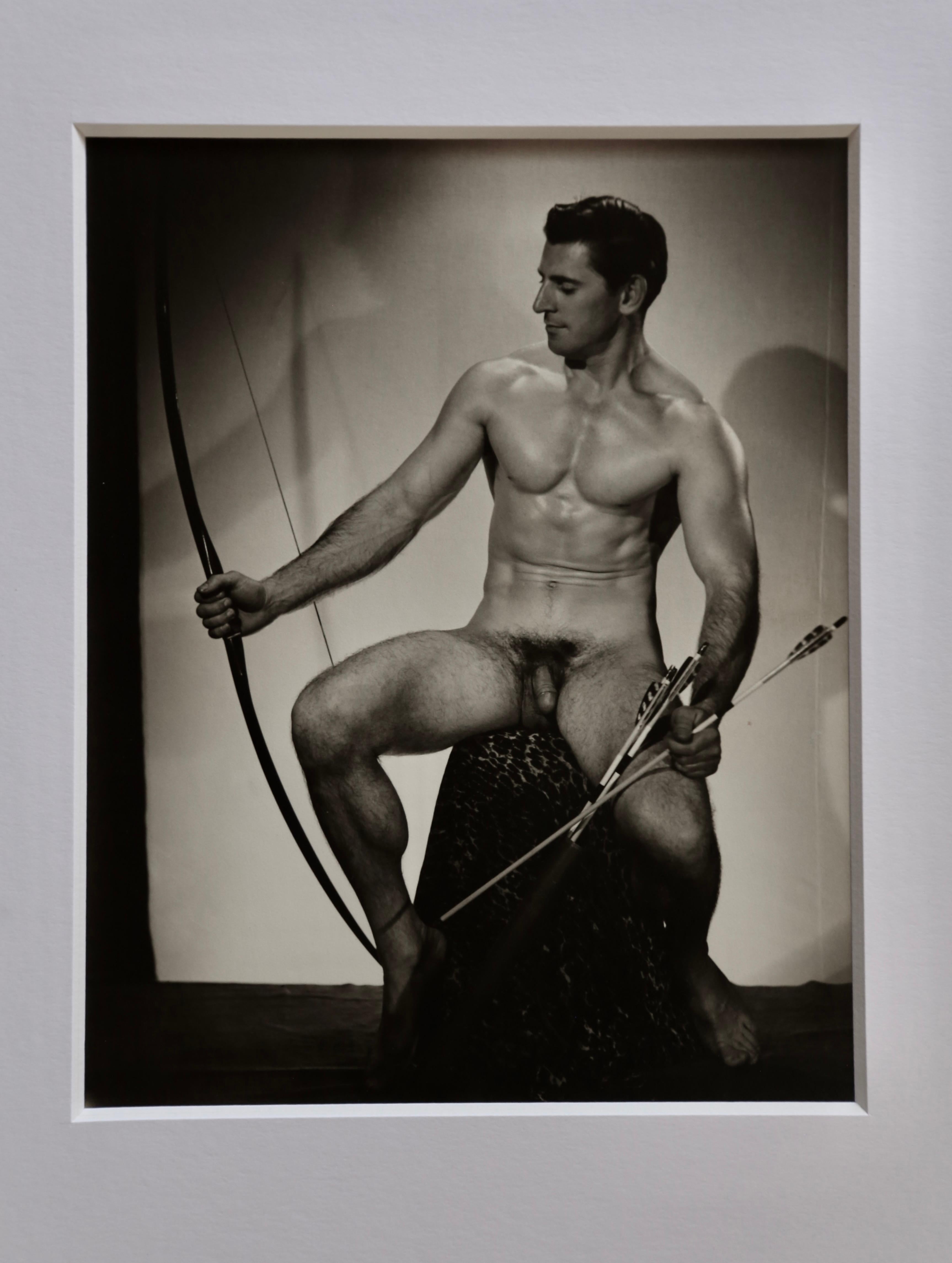 DOUGLAS JULEFF Vintage 1940er Jahre Fotografie des „Fischkuchen“-Modells wie DUBEL #4, gerahmt (Grau), Nude Photograph, von Douglas Juleff - Doug of Detroit