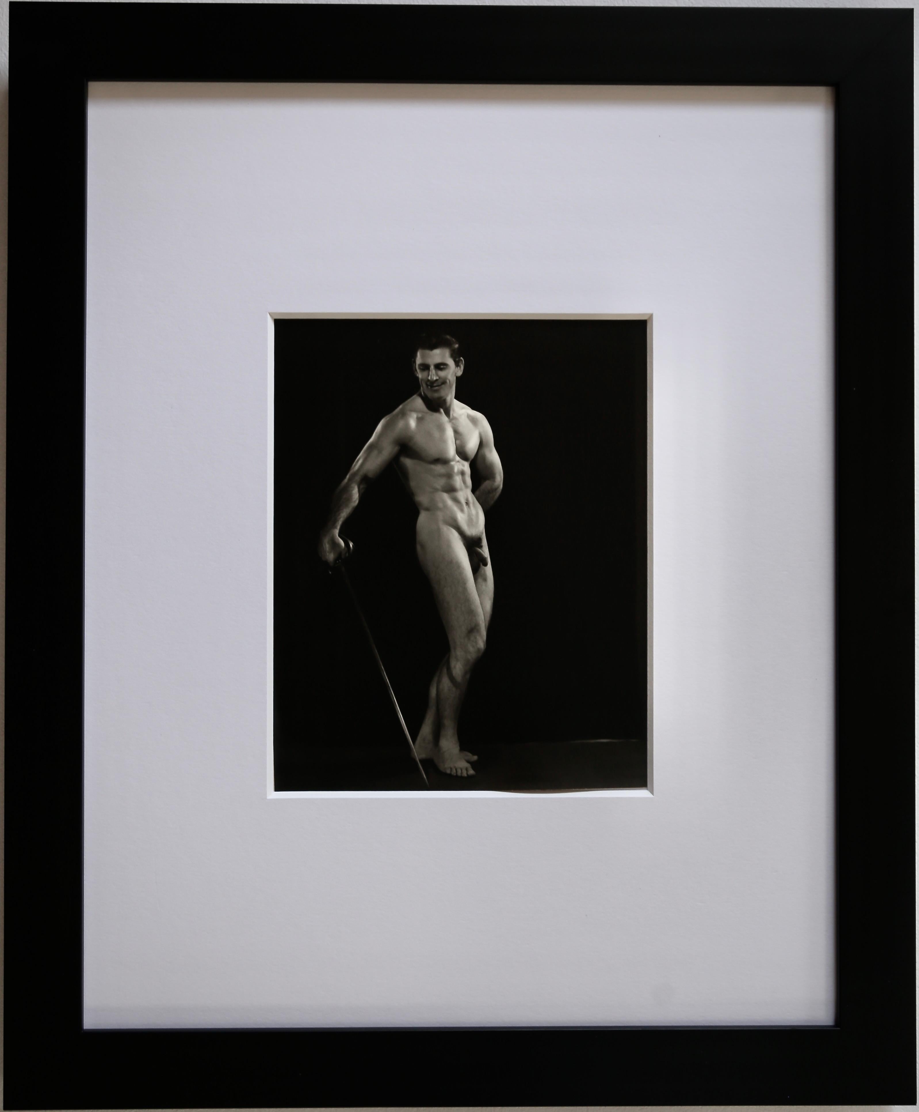 DOUGLAS JULEFF Fotografía vintage de la década de 1940 del modelo "Beefcake" MIKE DUBEL nº 5 Enmarcada