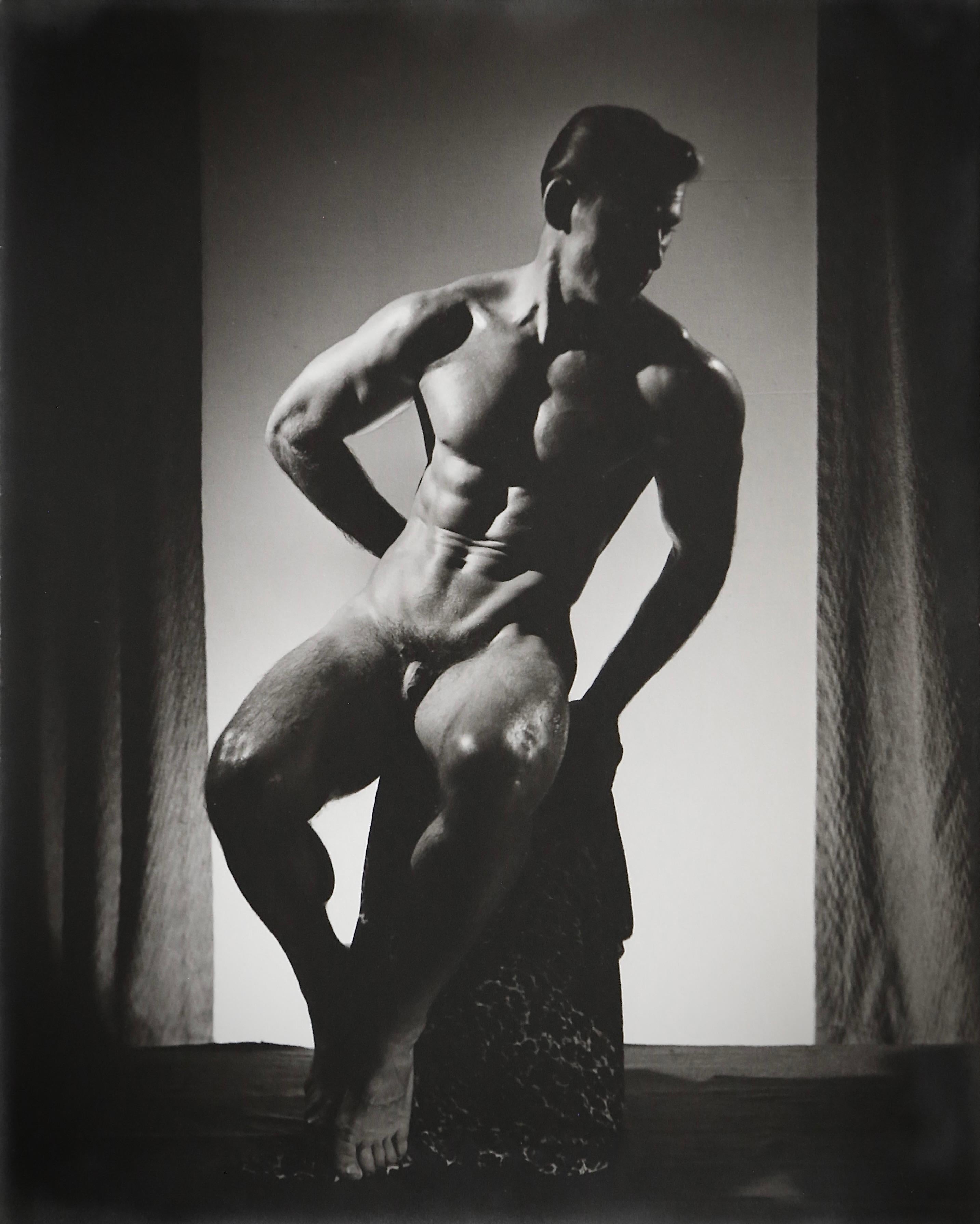 DOUGLAS JULEFF Vintage 1940er Jahre Fotografie des „Fischkuchen“-Modells wie DUBEL #6, gerahmt – Photograph von Douglas Juleff - Doug of Detroit