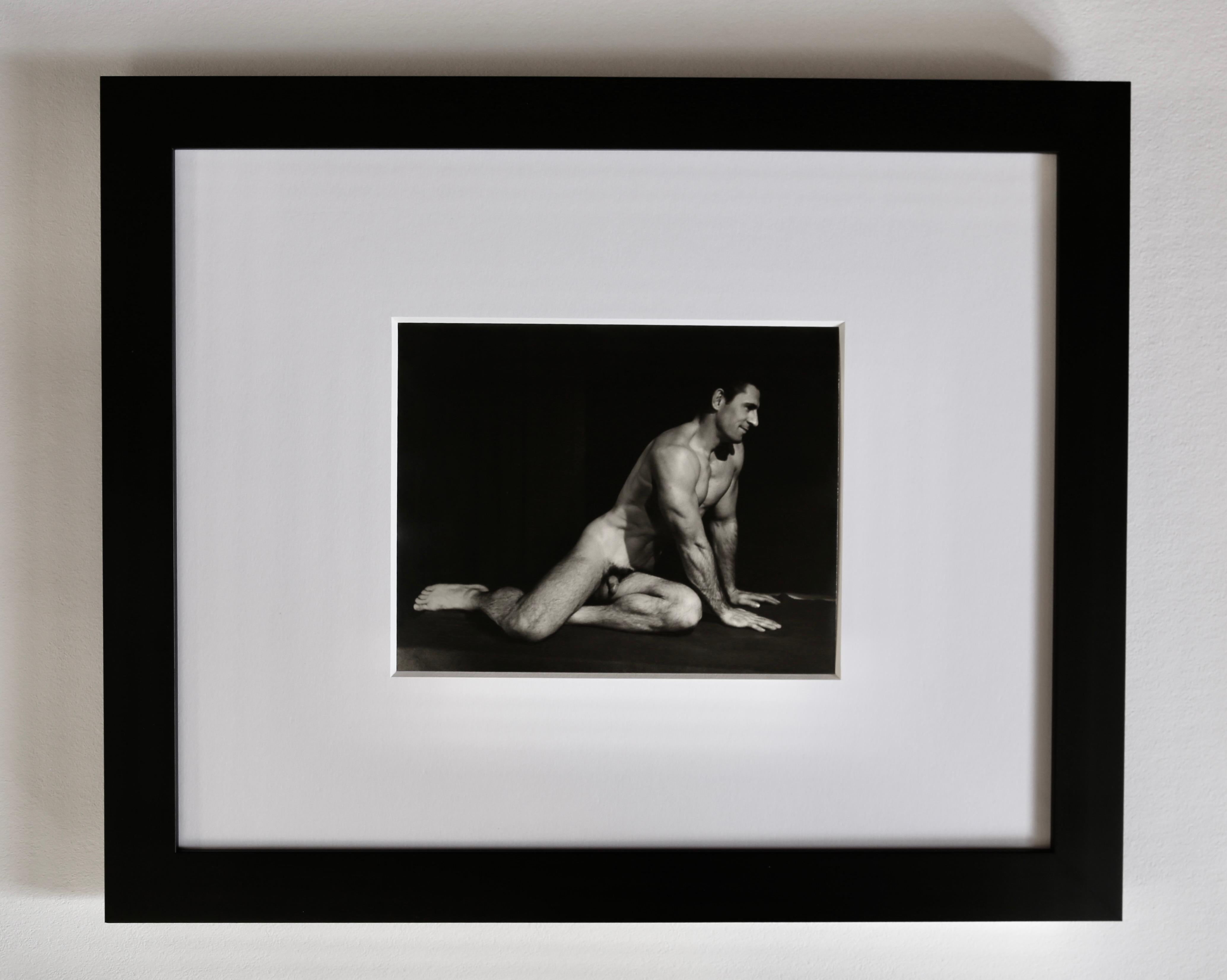 SUPER SPECIALE INVERNO FREDDO... $825... INCORNICIATO
Rara fotografia originale d'epoca alla gelatina d'argento di DOUGLAS JULEFF - noto anche come DOUG OF DETROIT - del culturista e concorrente di Mr. America MIKE DUBEL.  Dubel ha partecipato alle