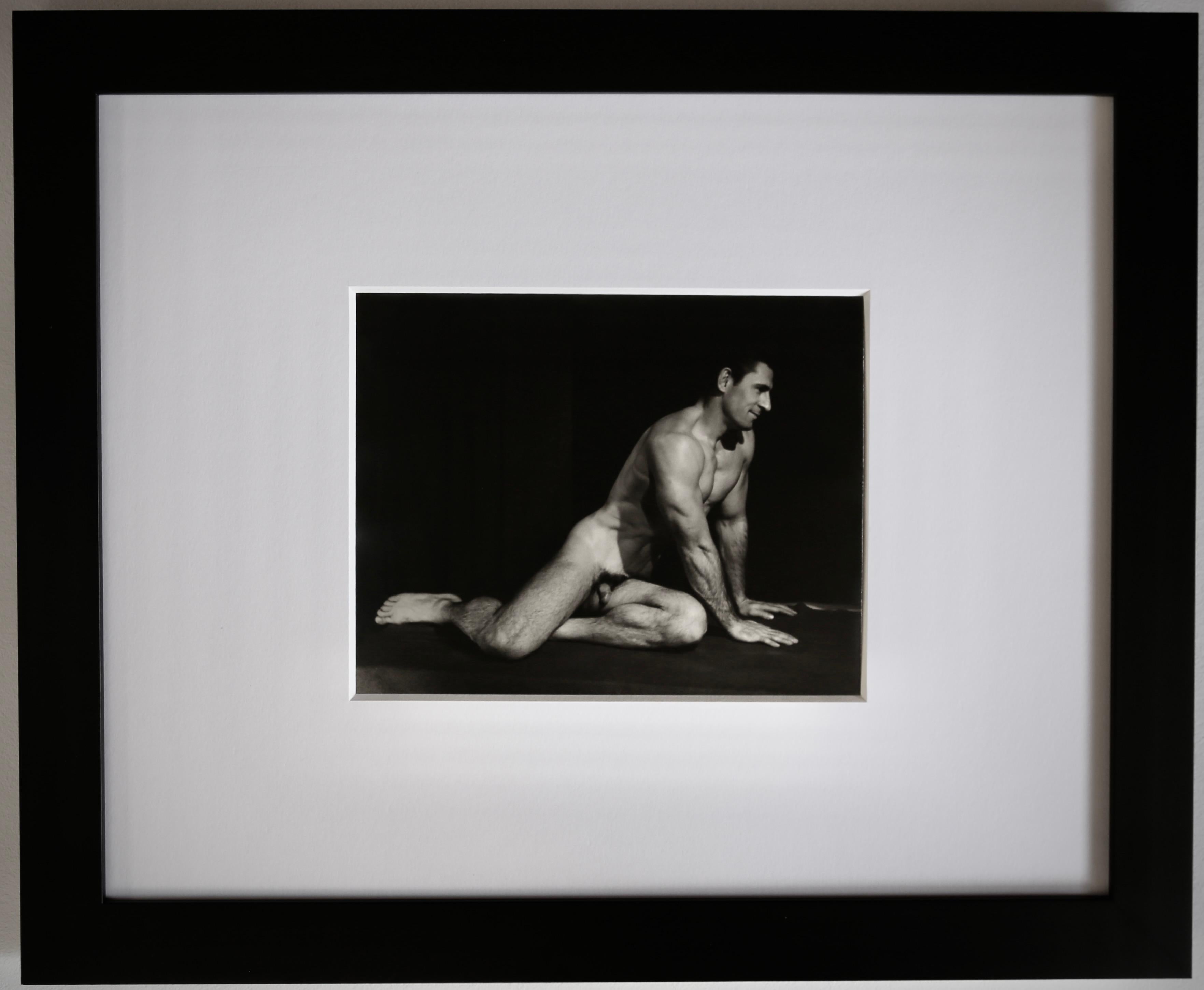 DOUGLAS JULEFF Fotografía vintage de la década de 1940 del modelo "Beefcake" MIKE DUBEL nº 7 Enmarcada