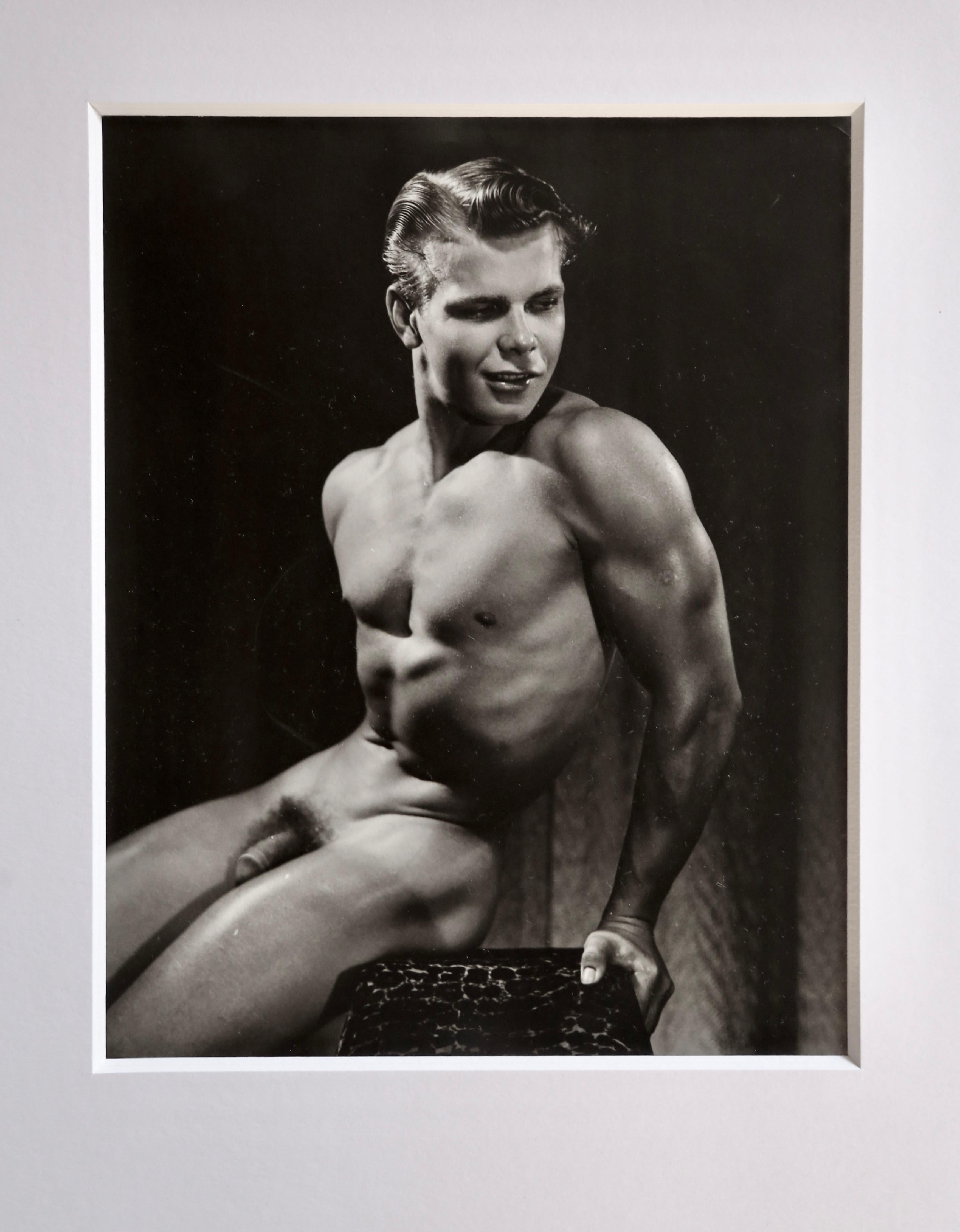 DOUGLAS JULEFF Vintage 1950er Jahre Fotografie von „Fischkuchen“ Modell AL WALCH #1 Gerahmt (Nachkriegszeit), Photograph, von Douglas Juleff - Doug of Detroit