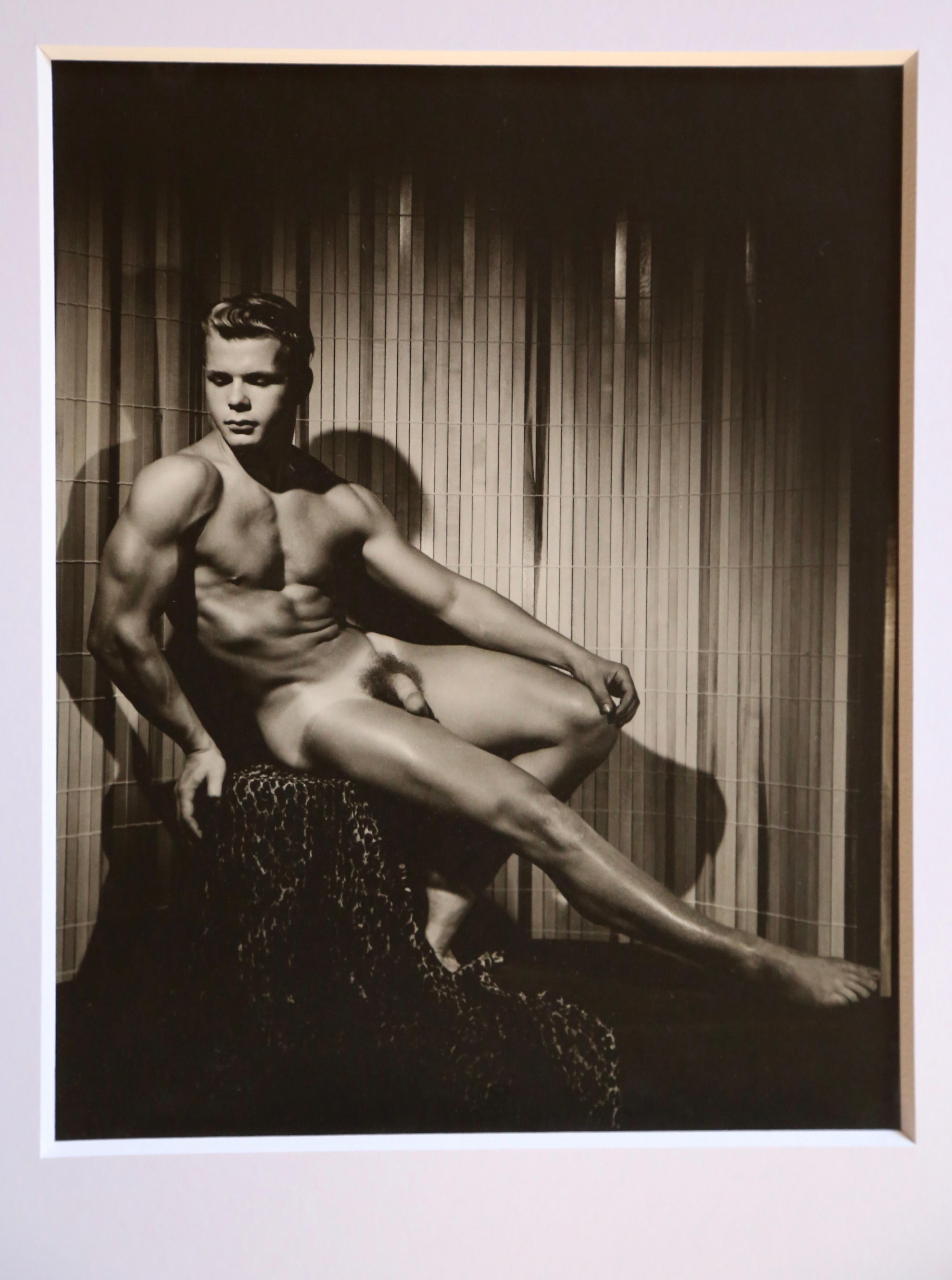 DOUGLAS JULEFF Vintage 1950er Jahre Fotografie von „Fischkuchen“ Modell AL WALCH #2 gerahmt (Nachkriegszeit), Photograph, von Douglas Juleff - Doug of Detroit