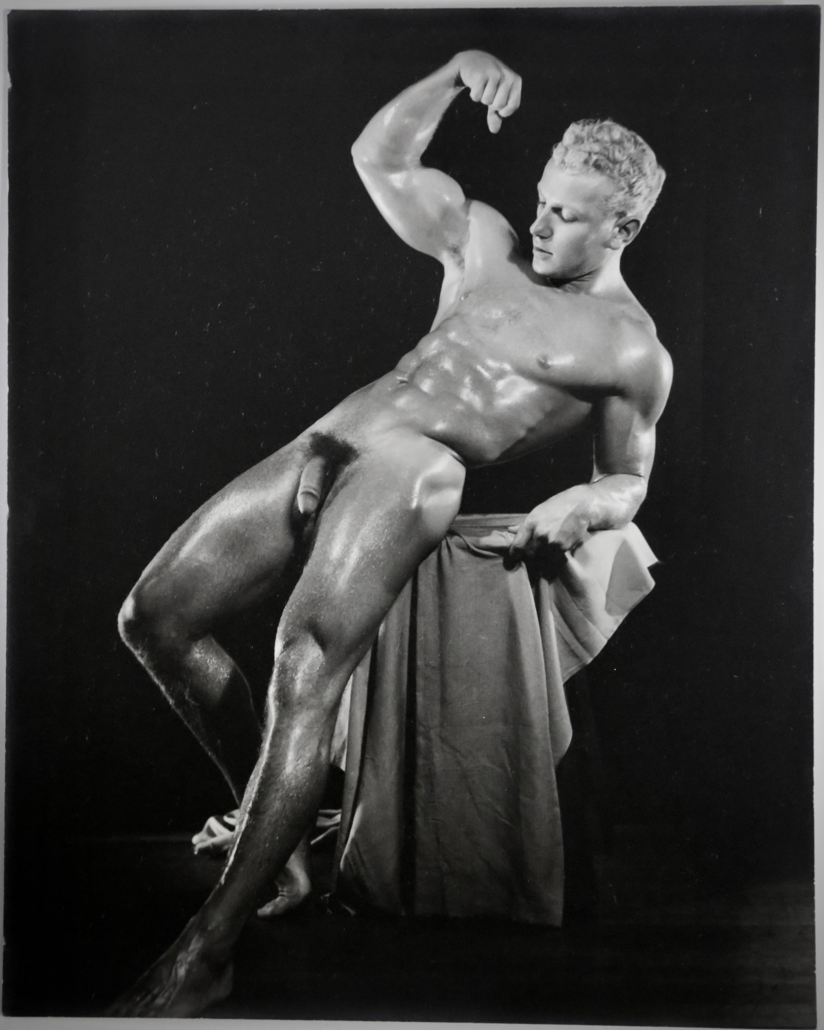 DOUGLAS JULEFF Vintage 1950er Jahre Fotografie des Modells „Fischkuchen“ Harry Smith, Vintage