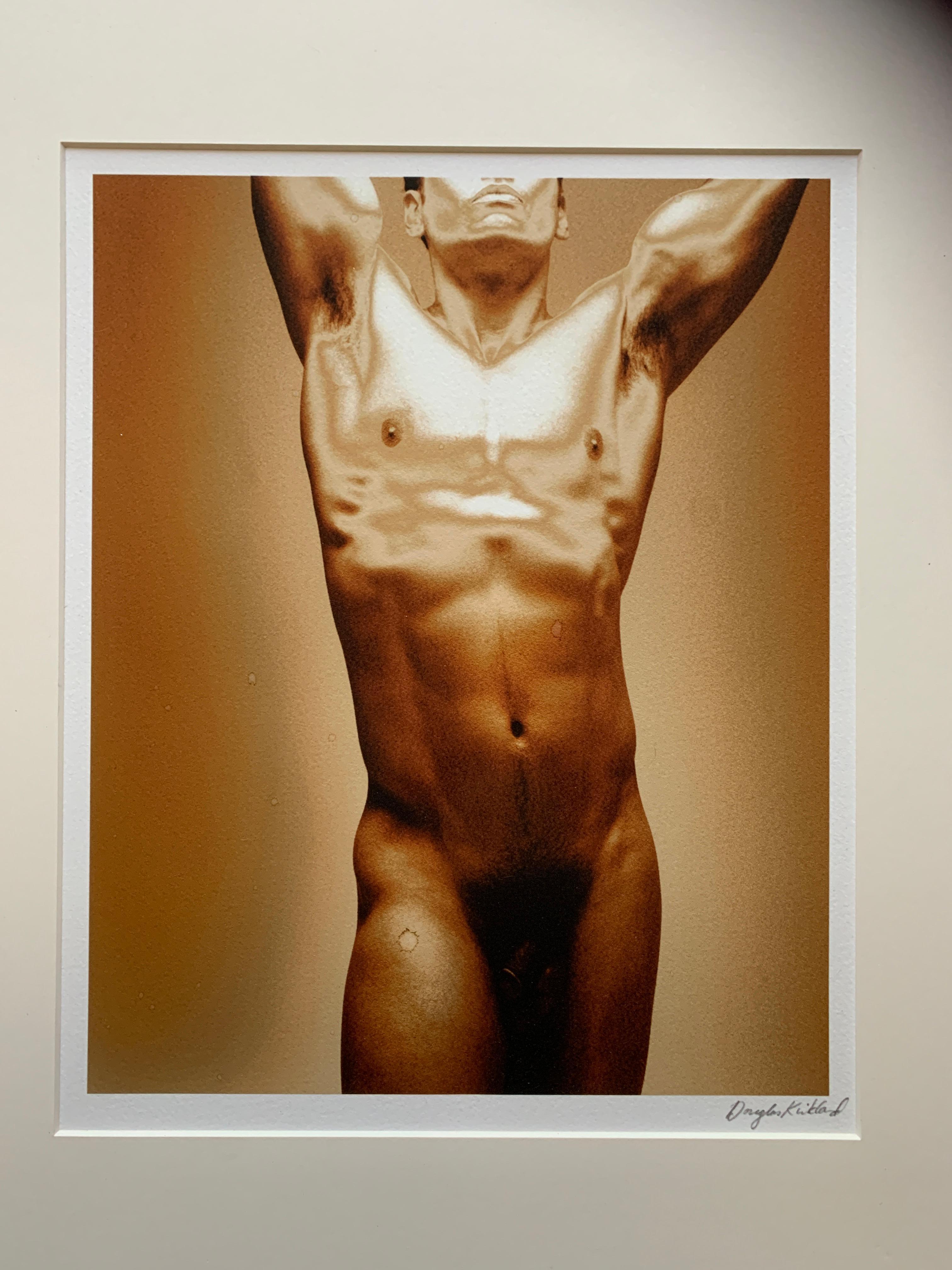Douglas Kirkland „Goldener Junge“ Seltene männliche Akt- Originalfotografie (amerikanisch) im Angebot
