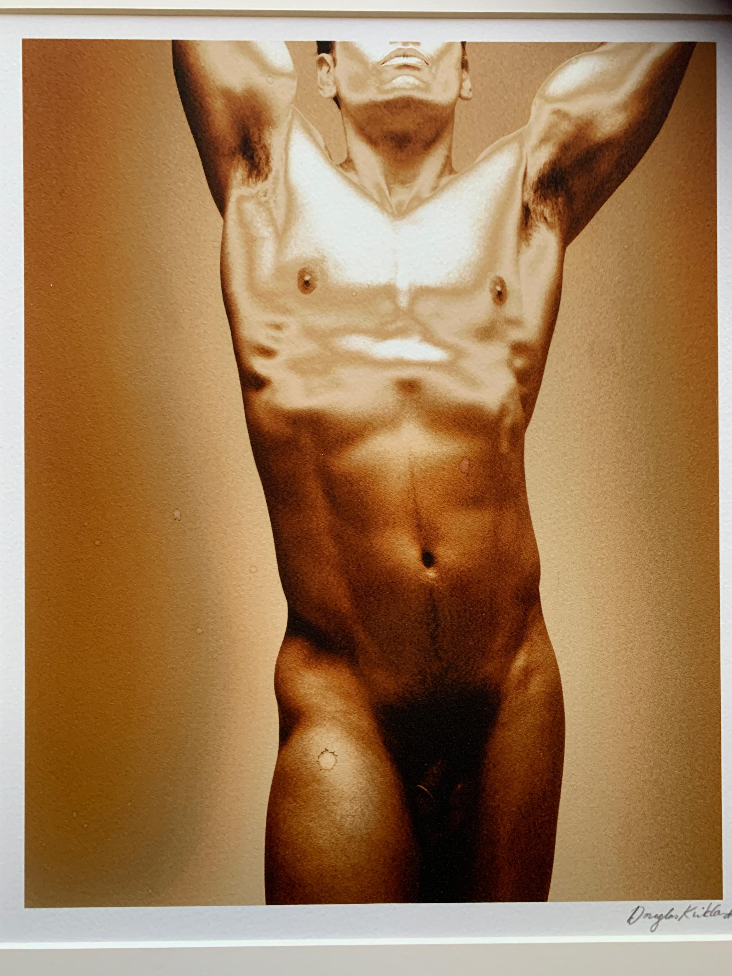 Douglas Kirkland „Goldener Junge“ Seltene männliche Akt- Originalfotografie (Handgefertigt) im Angebot