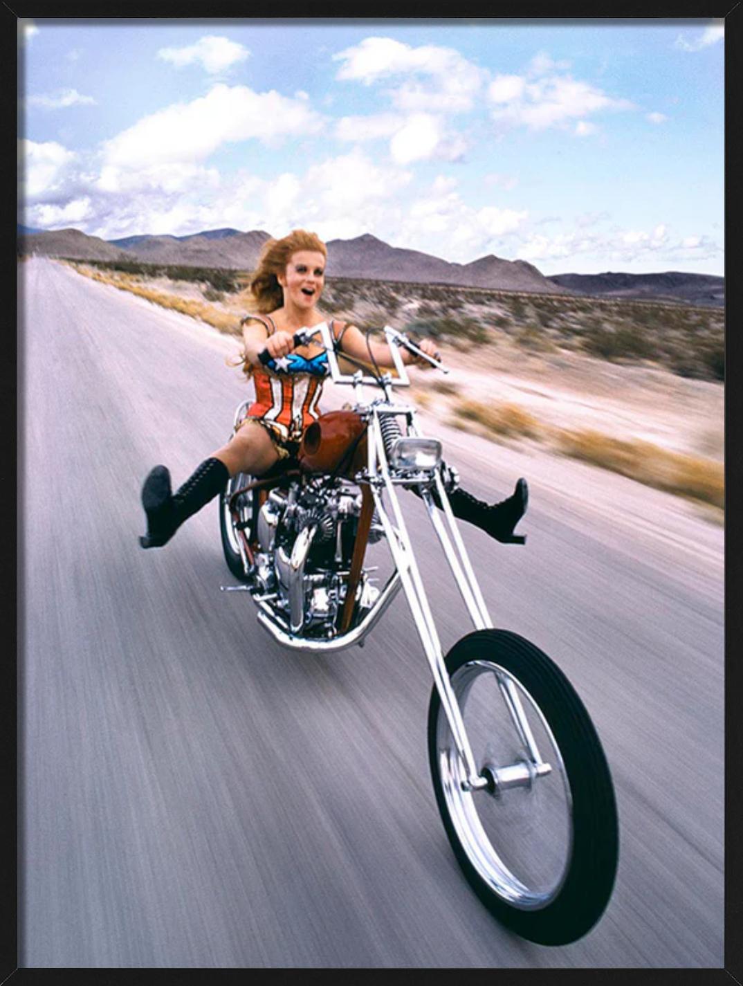 Ann-Margret - Sur une moto Chopper, photographie d'art, 1971 en vente 1