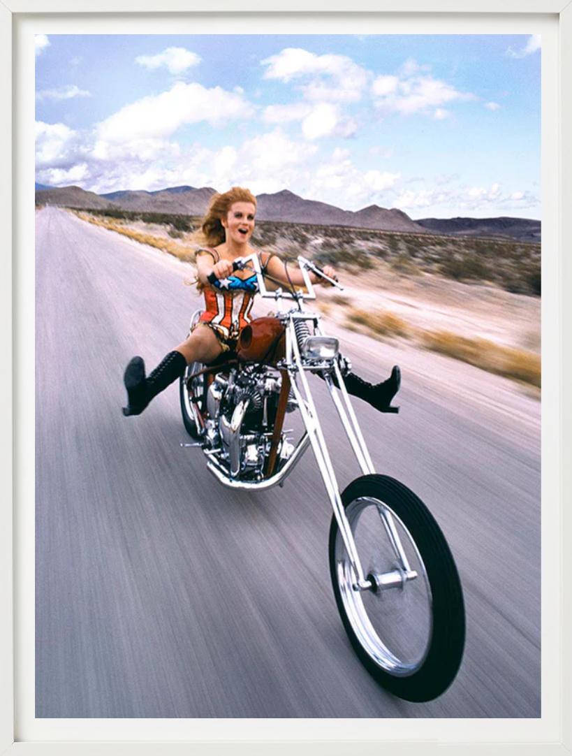 Ann-Margret - Sur une moto Chopper, photographie d'art, 1971 en vente 2