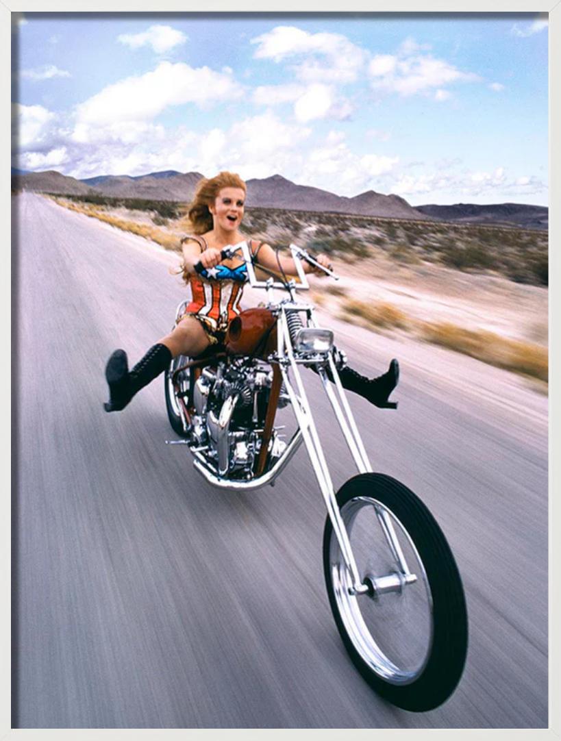 Ann-Margret - Sur une moto Chopper, photographie d'art, 1971 en vente 3
