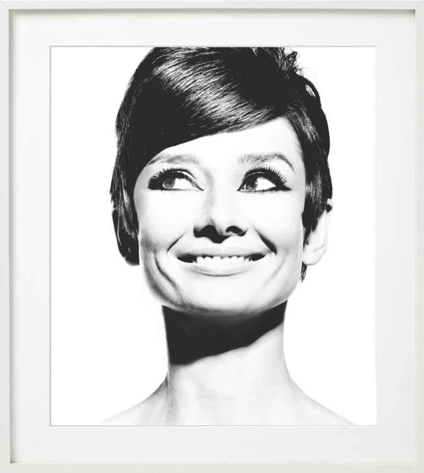 Audrey Hepburn sorridente, ritratto di Douglas Kirkland.

Tutte le stampe sono in edizione limitata. Disponibile in più misure. Cornici di alto livello su richiesta.

Tutte le stampe sono realizzate e firmate dall'artista. Il collezionista riceve un