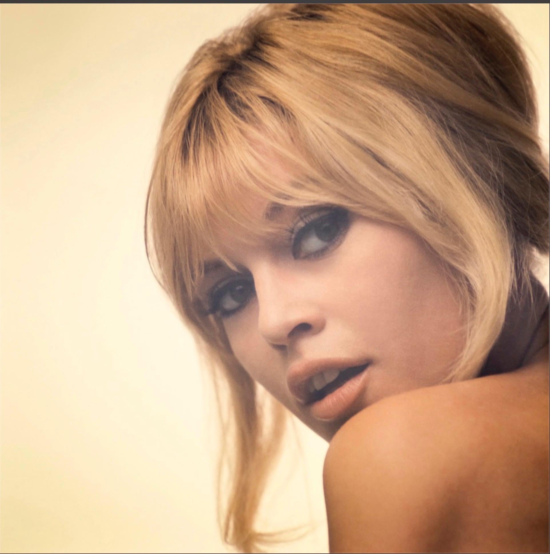 Portrait Photograph de Douglas Kirkland - Brigitte Bardot, 1965