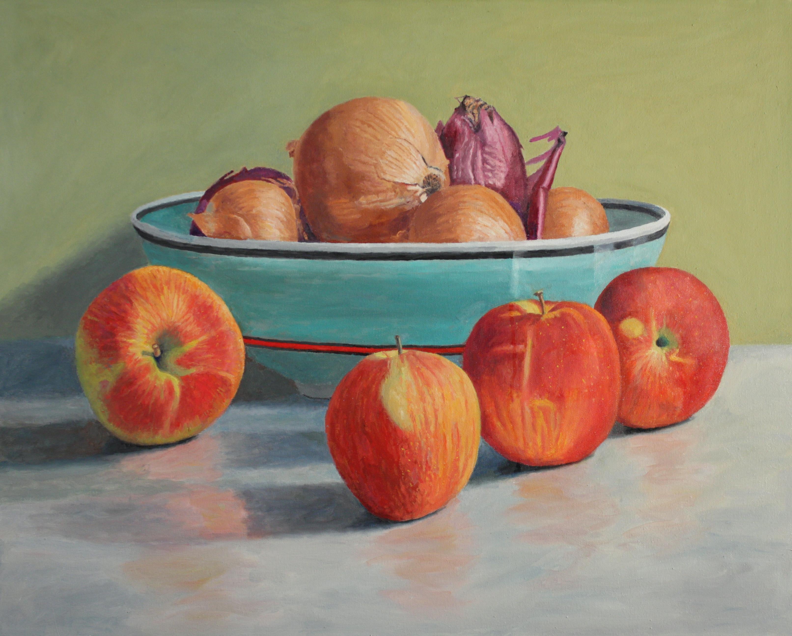 Douglas Newton Still-Life Painting – Apfelschalen, Zwiebeln, blaue Schale, Realismus, farbenfrohes zeitgenössisches Stillleben