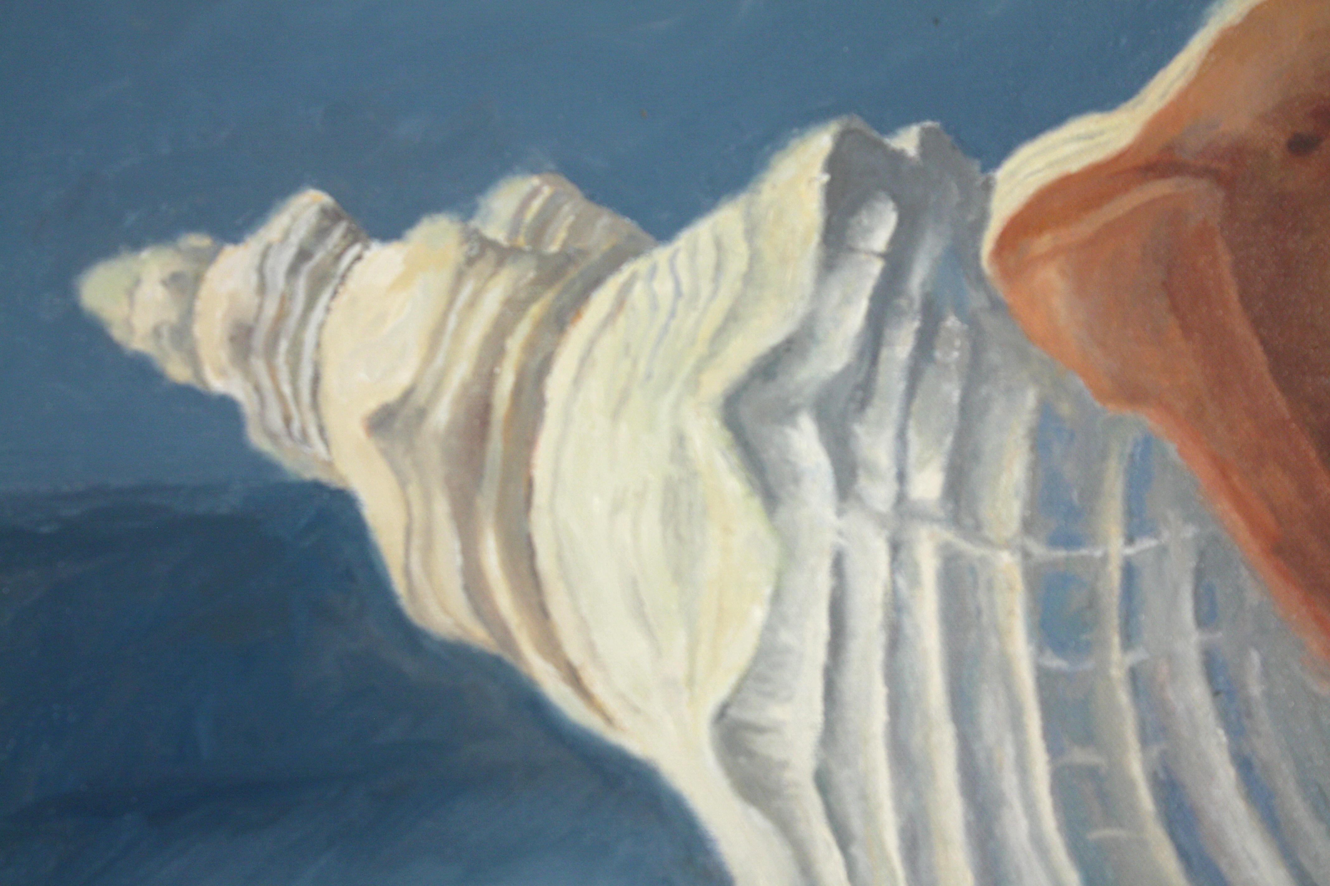 Conchiglia, pittura realistica ad olio blu - grigio con tonalità della terra - Painting di Douglas Newton