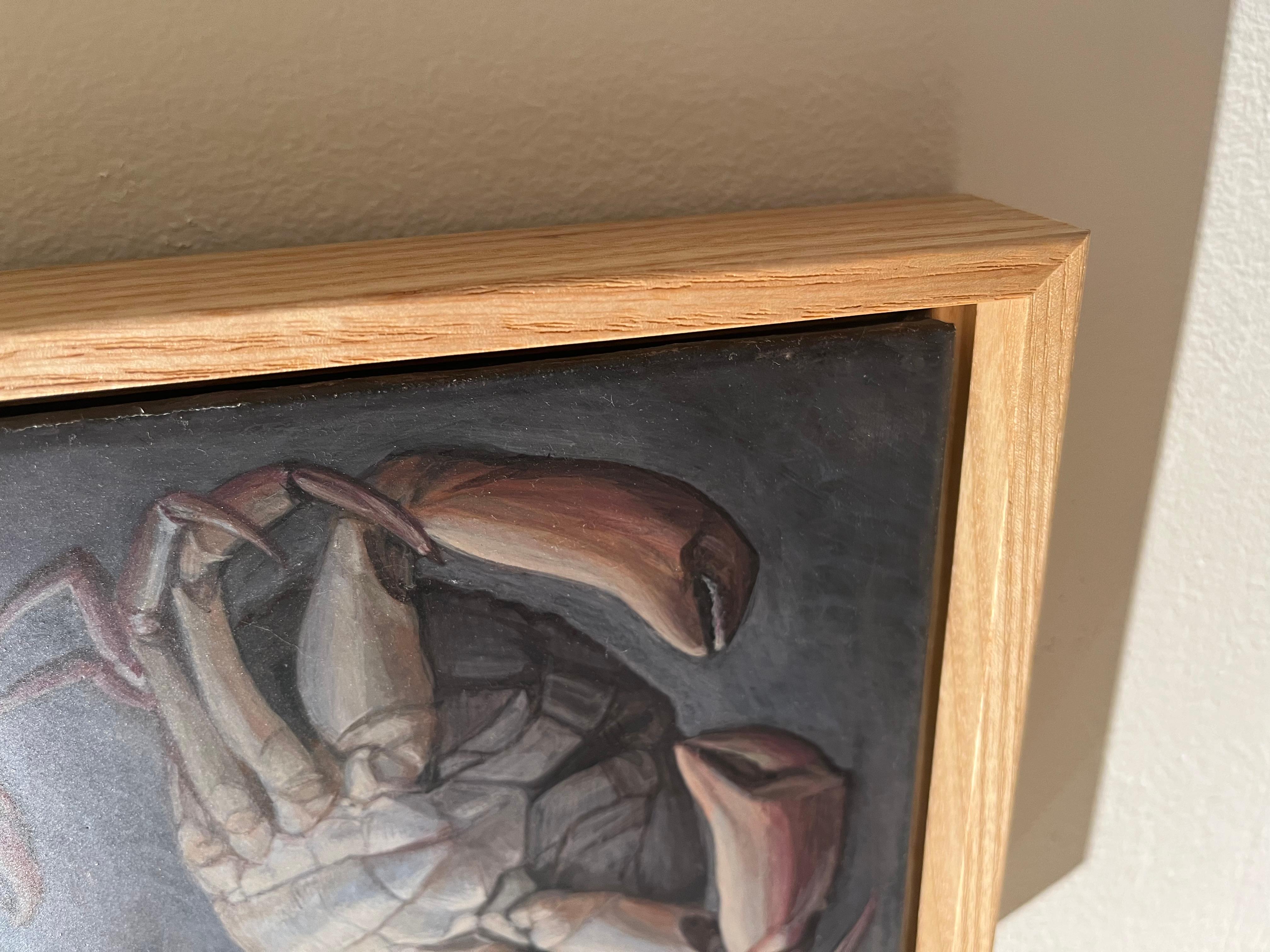 Cangrejos de roca un bodegón con dos cangrejos sobre una mesa - Painting de Douglas Safranek