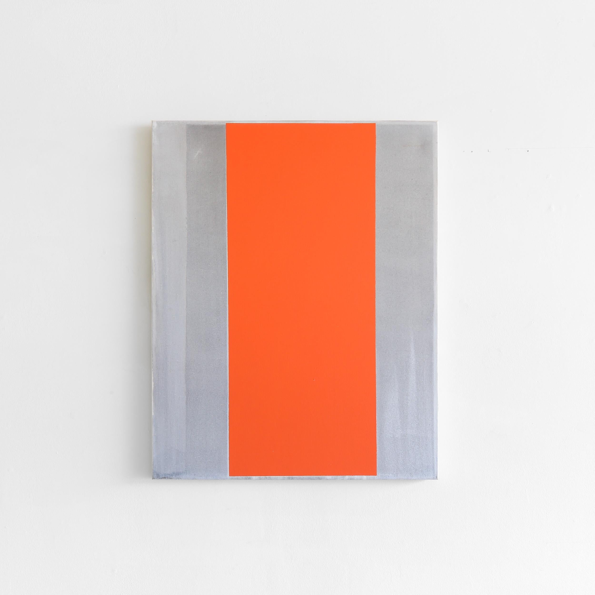 Still Alive for your Love des Künstlers Douglas Witmer ist ein graues und orangefarbenes, zeitgenössisches, minimalistisches, abstraktes Gemälde aus schwarzem Gesso und Acryl auf Leinwand mit den Maßen 30 x 22 und einem Preis von 3.500 $.

Douglas