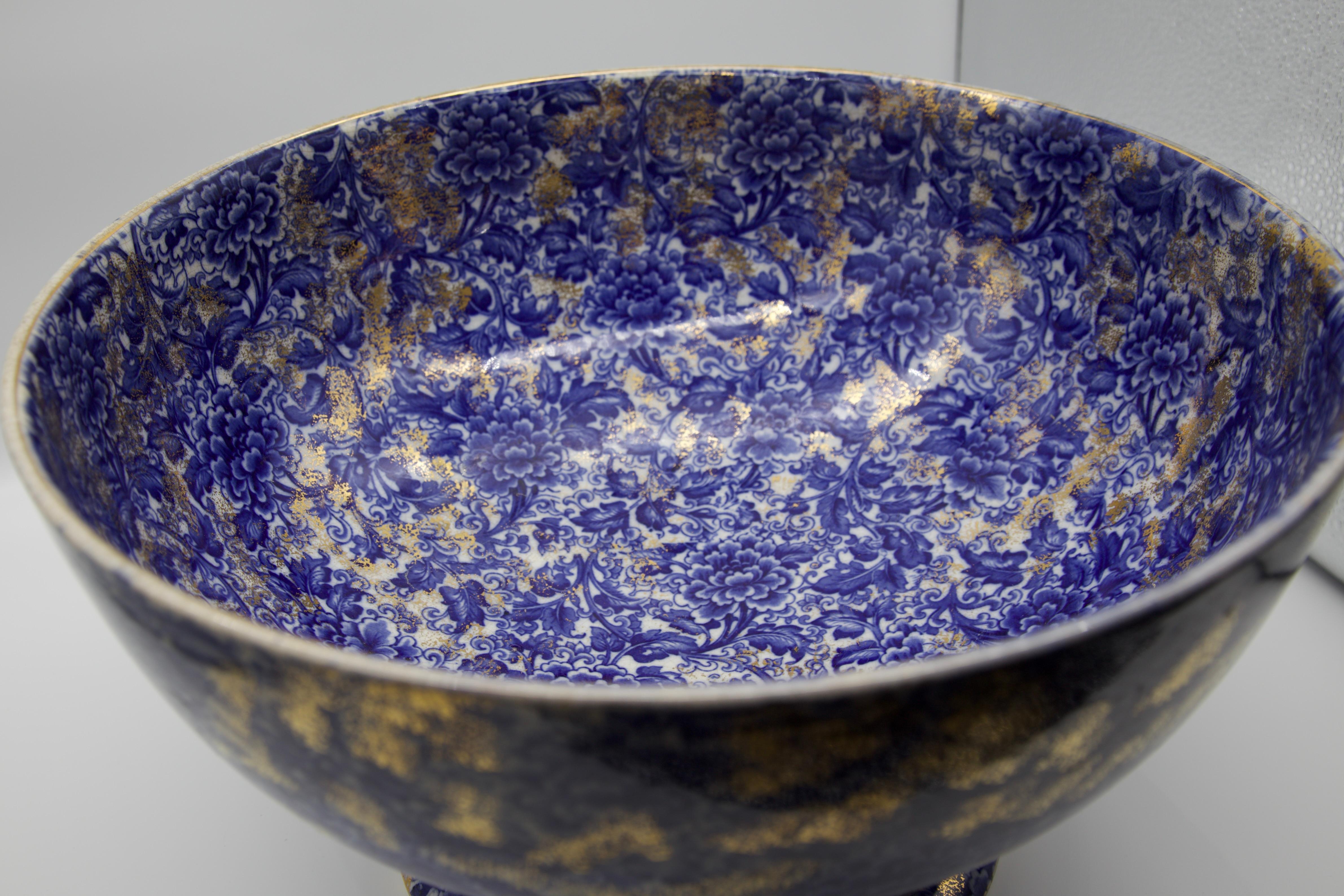 Fin du XIXe siècle DOULTON BURSLEM 19ème SIÈCLE Bleu cobalt-Or Feuille de grand centre de table punchbowl en vente