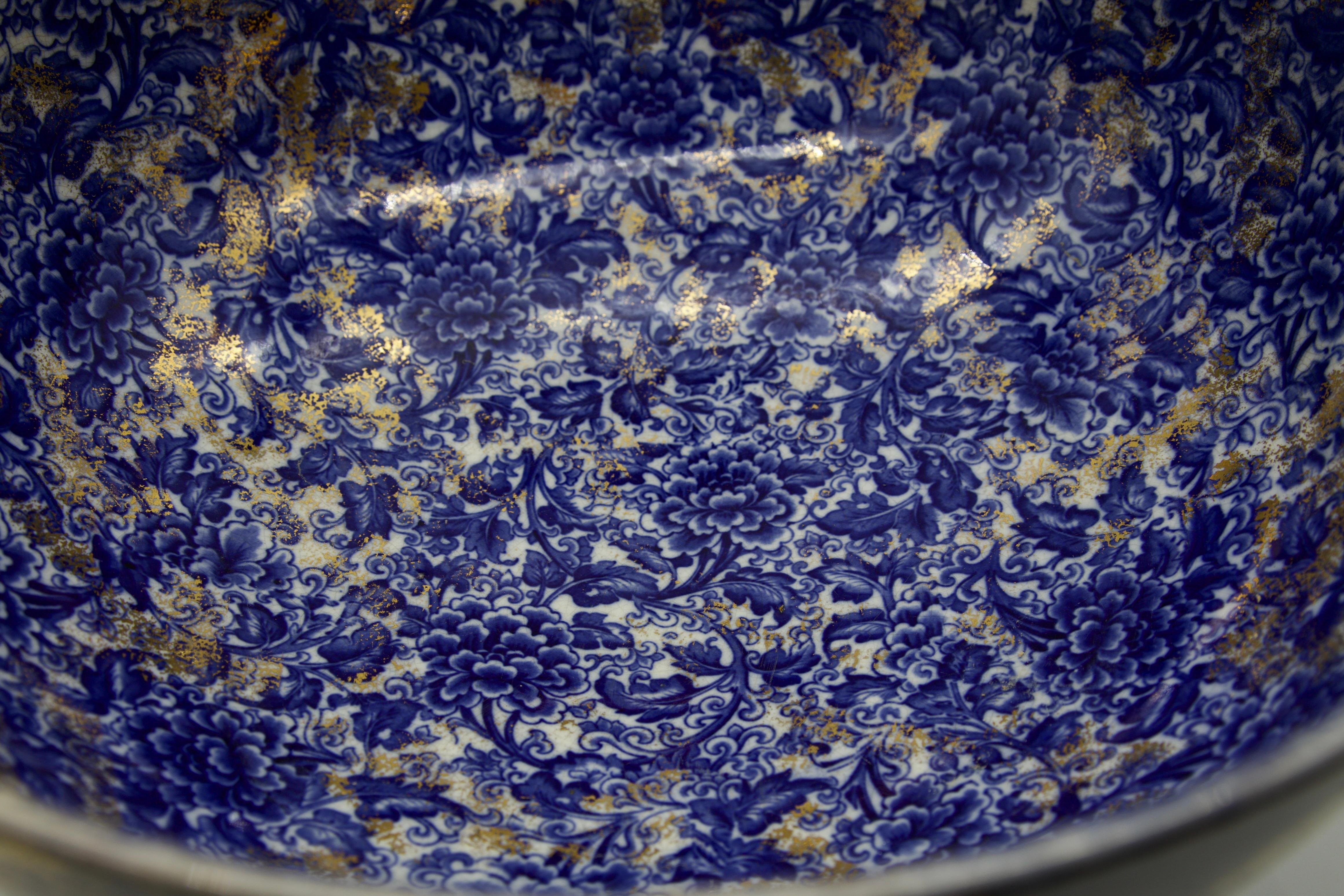 Porcelaine DOULTON BURSLEM 19ème SIÈCLE Bleu cobalt-Or Feuille de grand centre de table punchbowl en vente
