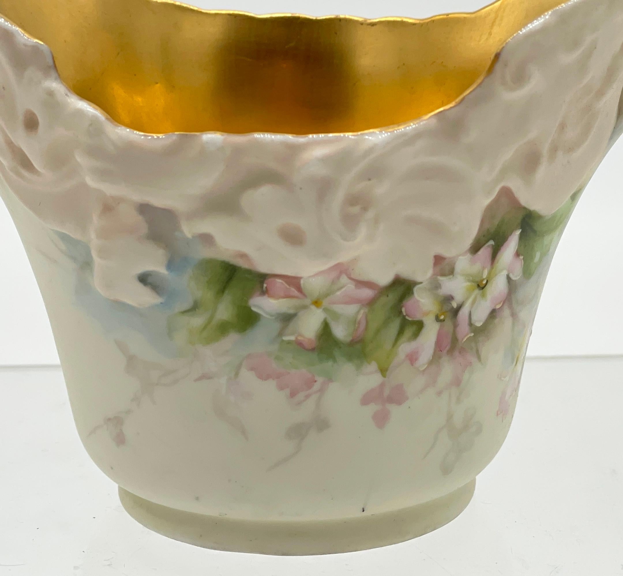 Service à thé 3 pièces Doulton Burslem Blush Ivory avec décor de fleurs de pommier, 1889 en vente 4